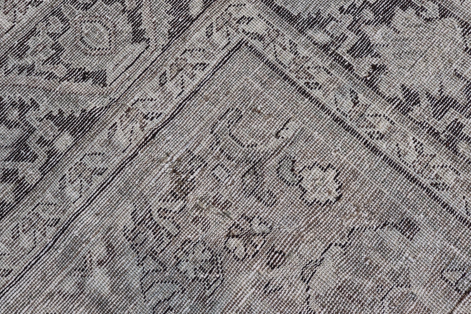 Antiker persischer Sultanabad-Teppich mit zeitlosem Medaillon-Design 10'1 x 13'5 im Angebot 1