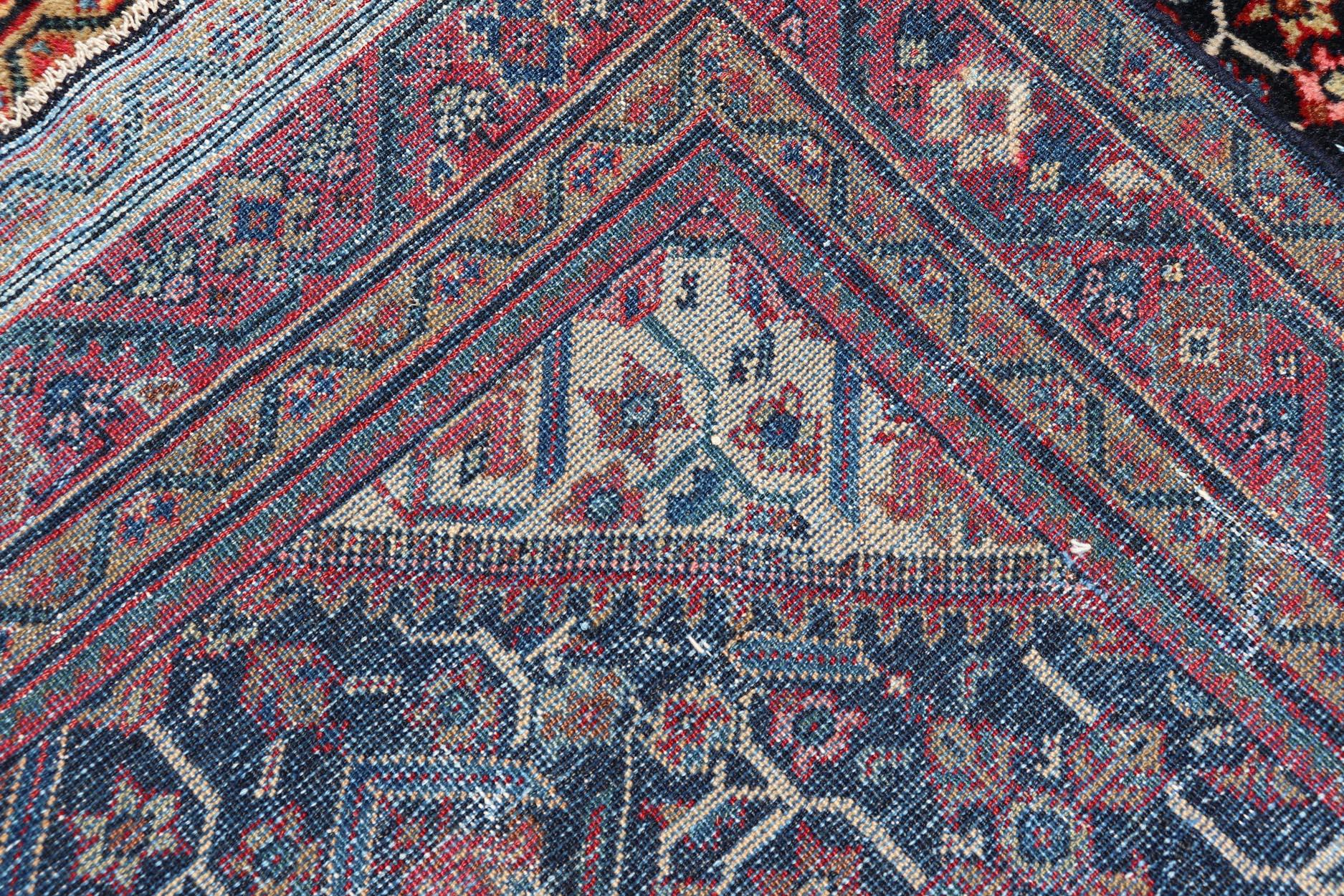 Antiker persischer Sultanabad-Teppich mit lebhaften Blumenmotiven aus Sultanabad, 4'9 x 6'10 im Angebot 3