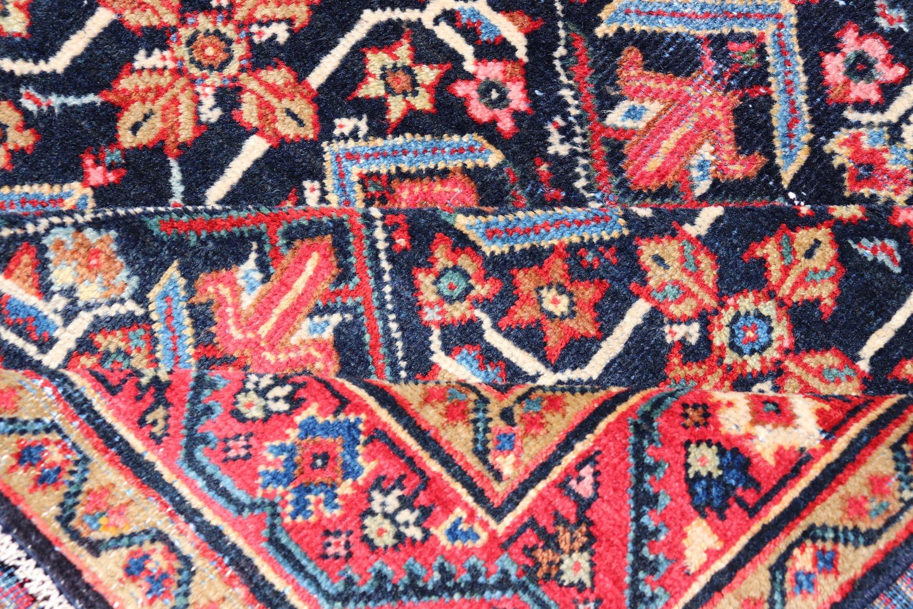 Antiker persischer Sultanabad-Teppich mit lebhaften Blumenmotiven aus Sultanabad, 4'9 x 6'10 im Angebot 4