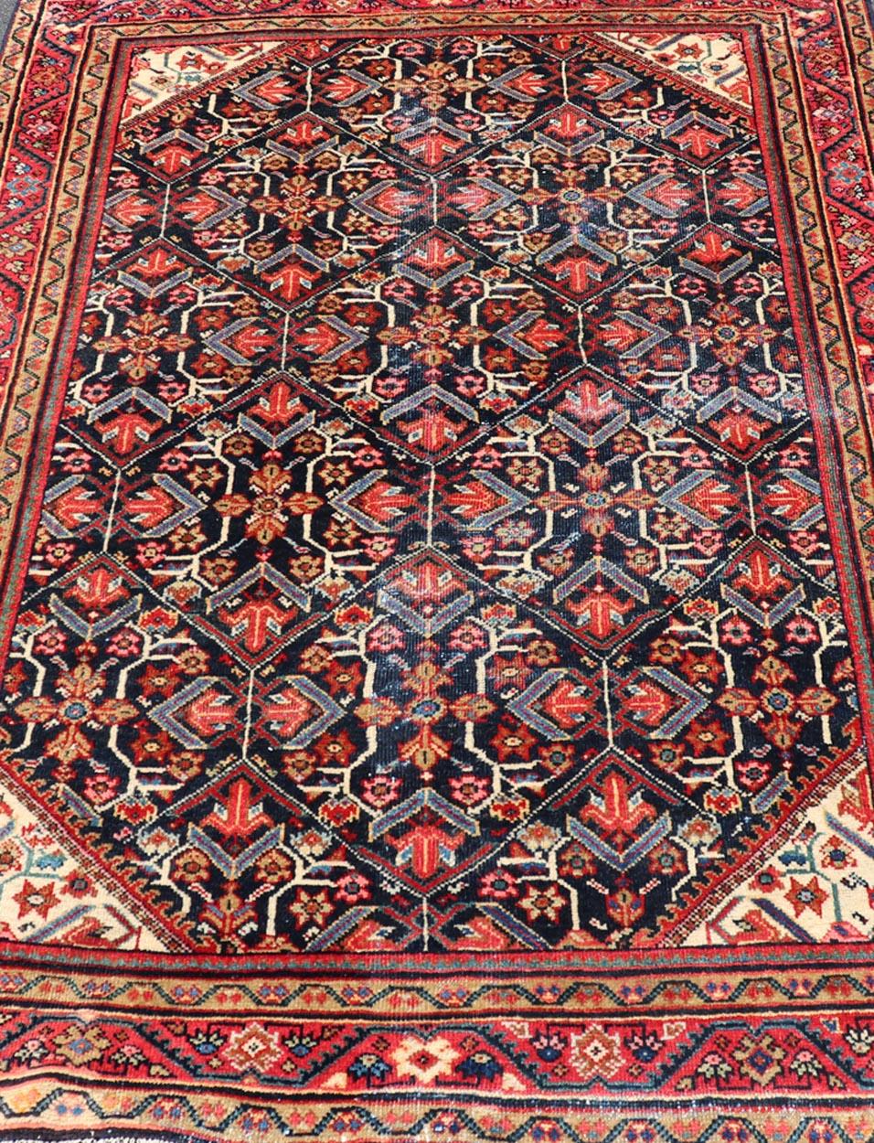 Antiker persischer Sultanabad-Teppich mit lebhaften Blumenmotiven aus Sultanabad, 4'9 x 6'10 im Angebot 5