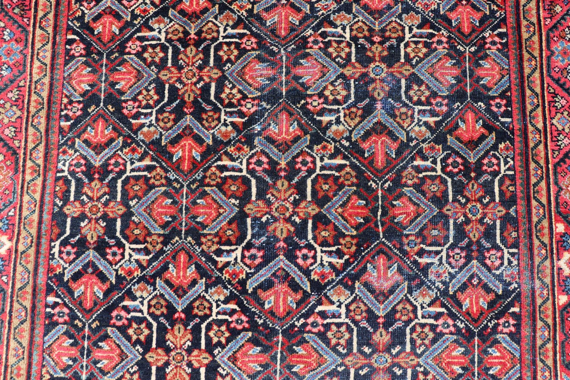 Antiker persischer Sultanabad-Teppich mit lebhaften Blumenmotiven aus Sultanabad, 4'9 x 6'10 (Handgeknüpft) im Angebot