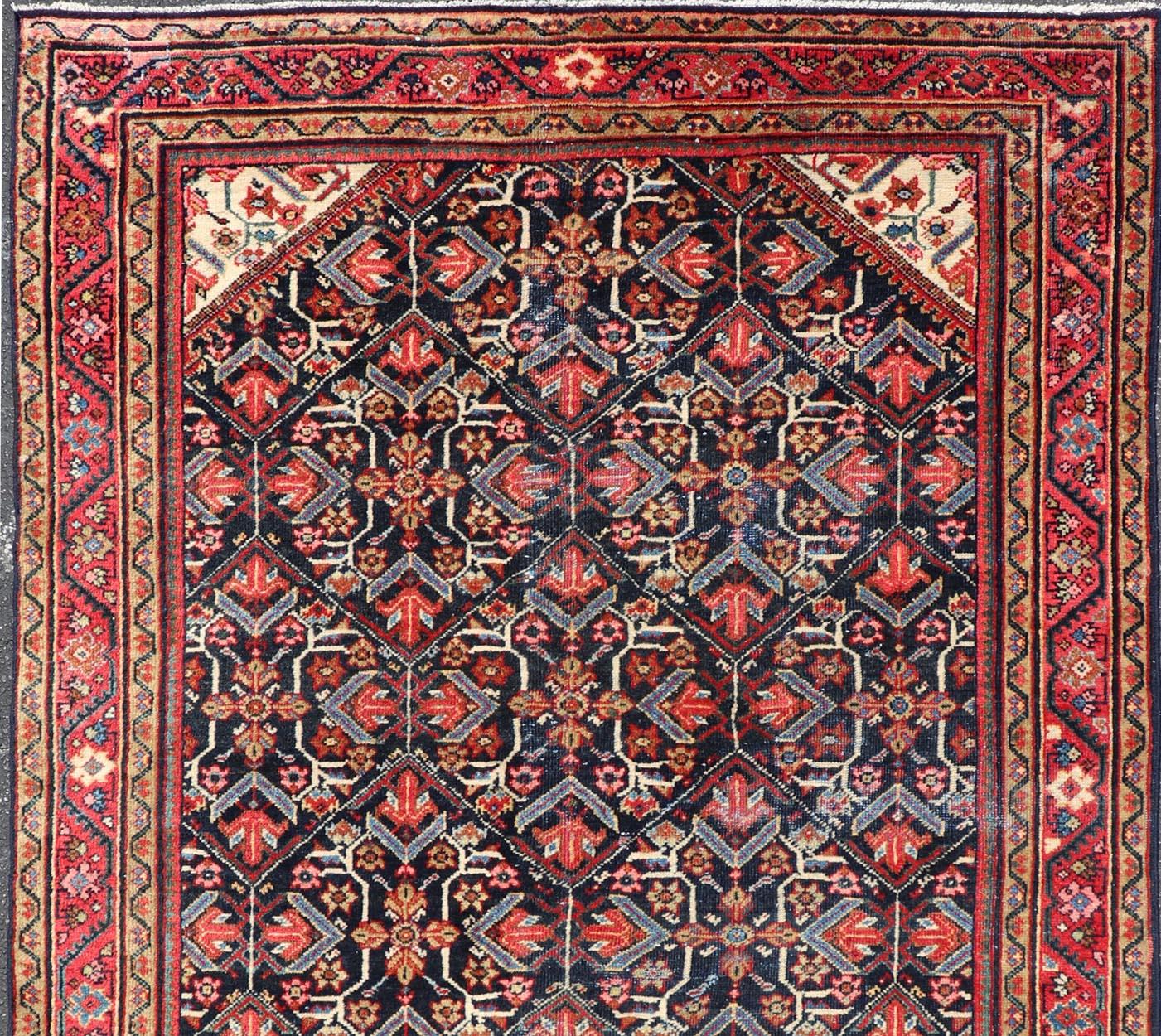 Antiker persischer Sultanabad-Teppich mit lebhaften Blumenmotiven aus Sultanabad, 4'9 x 6'10 (Wolle) im Angebot