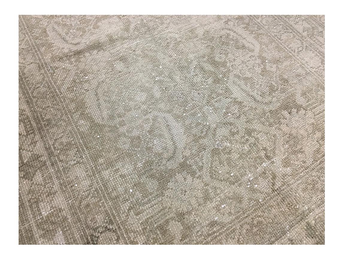 Noué à la main Tapis de couloir persan ancien Sultanabad aux tons terreux sourds en vente