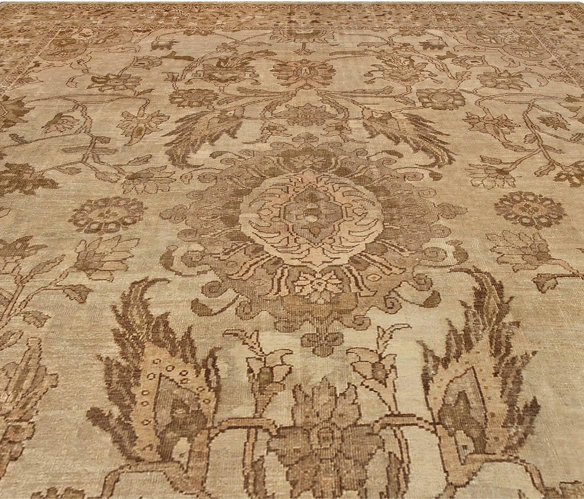 Antique Persian Sultanabad Hand Knotted Wool Rug In Good Condition For Sale In New York, NY