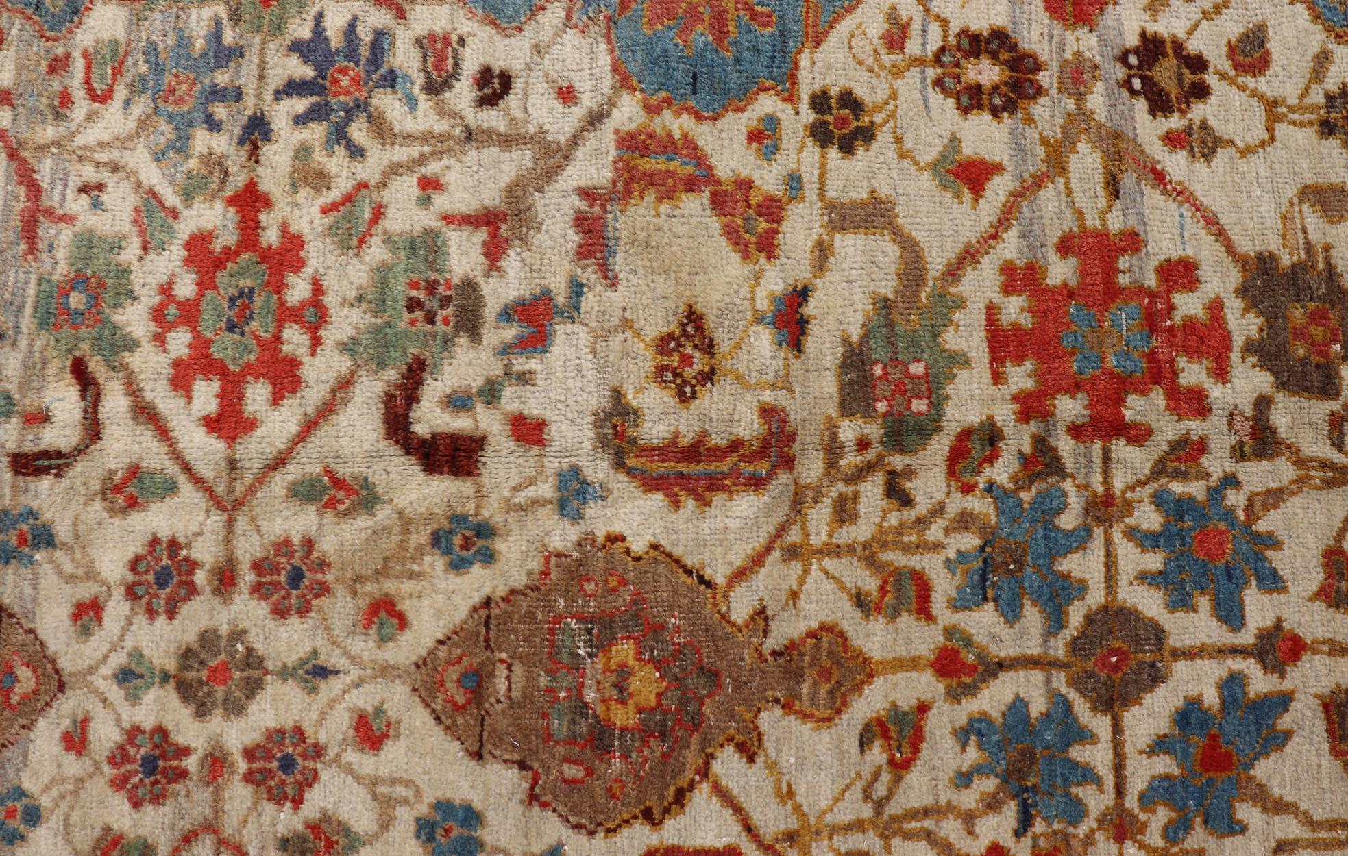 Fond ivoire ancien tapis persan Sultanabad Ziegler avec de riches palmettes en vente 8
