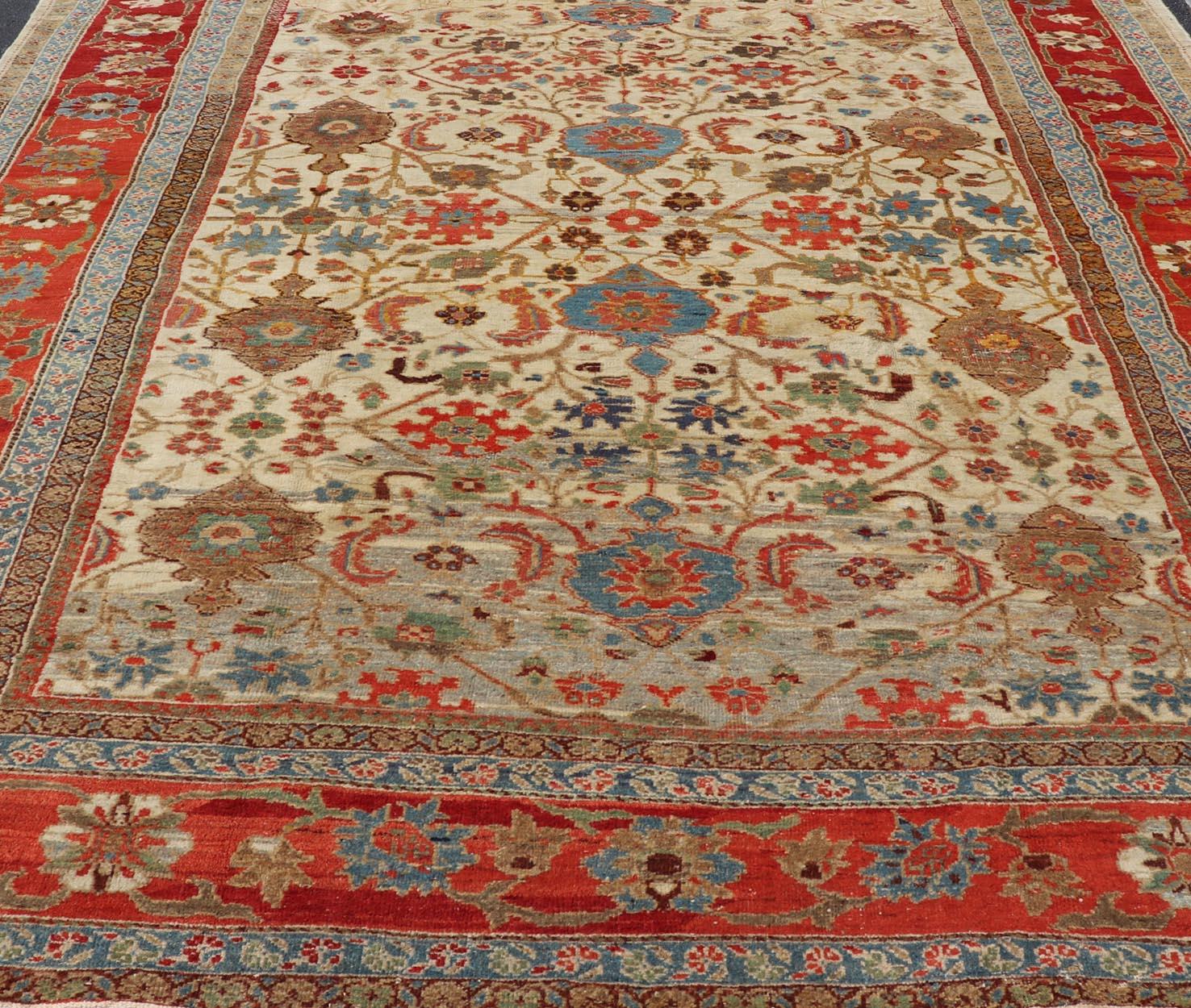 Laine Fond ivoire ancien tapis persan Sultanabad Ziegler avec de riches palmettes en vente
