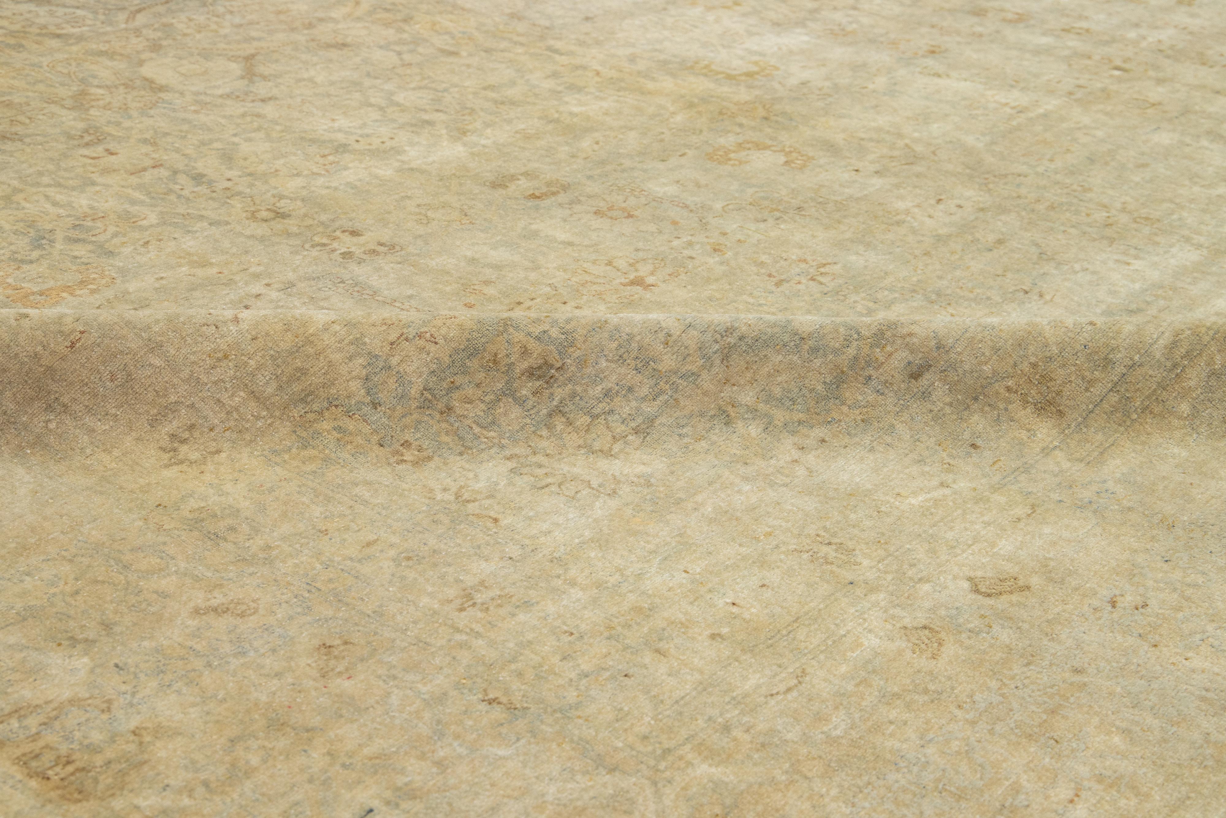 Alfombra Persa Antigua Tabriz De Lana Beige Con Diseño Floral Clásico en venta 6