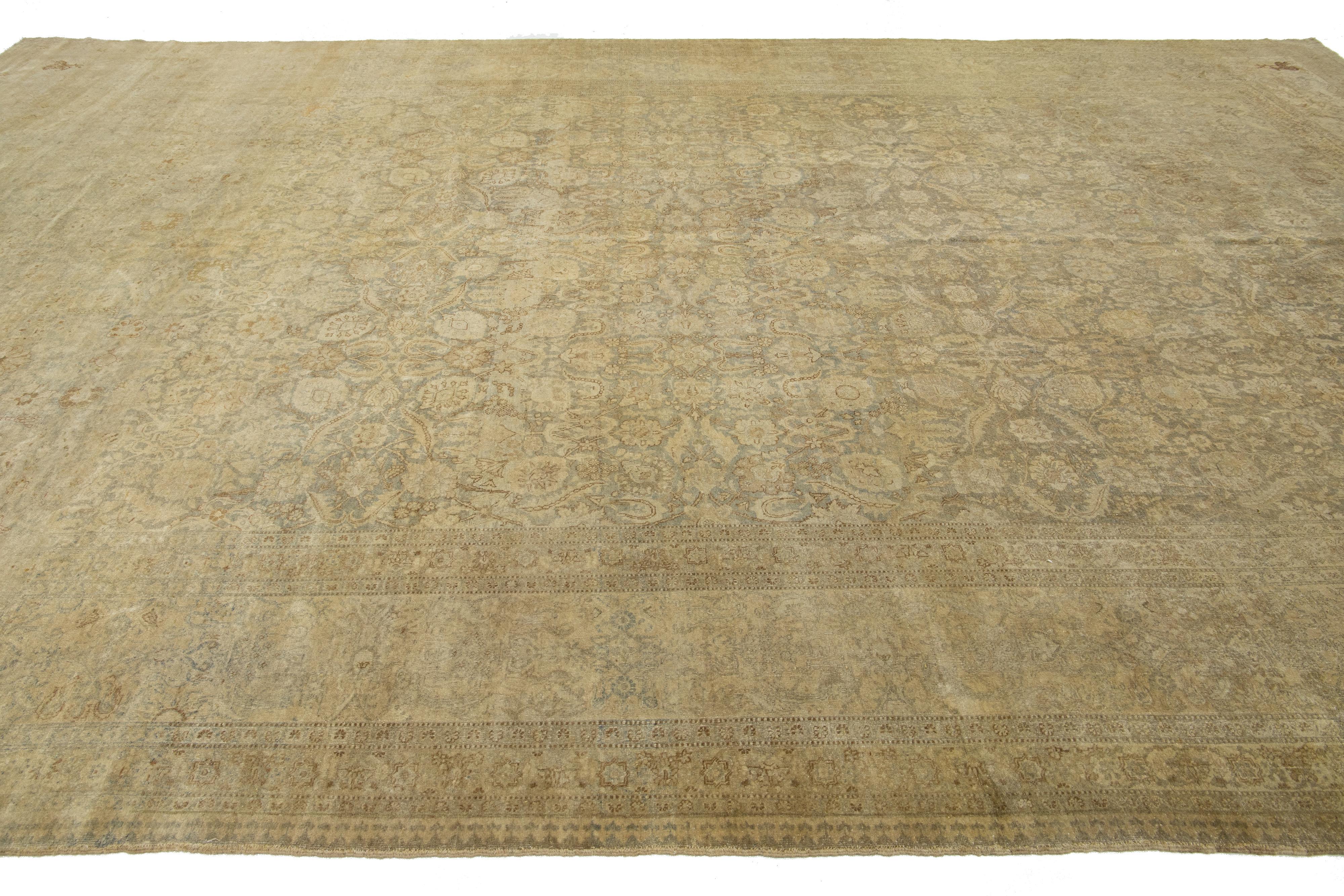 Alfombra Persa Antigua Tabriz De Lana Beige Con Diseño Floral Clásico en venta 1