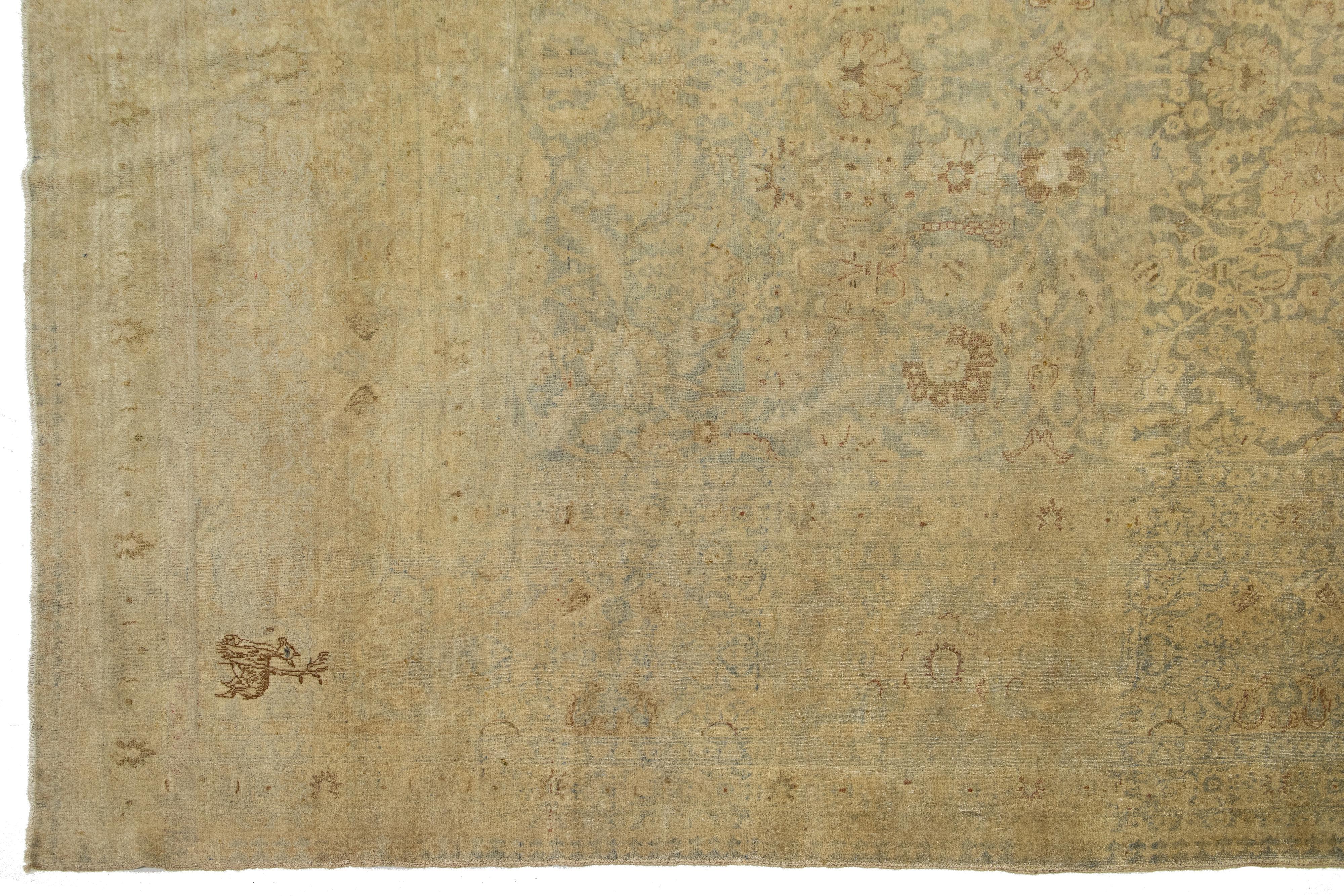 Alfombra Persa Antigua Tabriz De Lana Beige Con Diseño Floral Clásico en venta 2