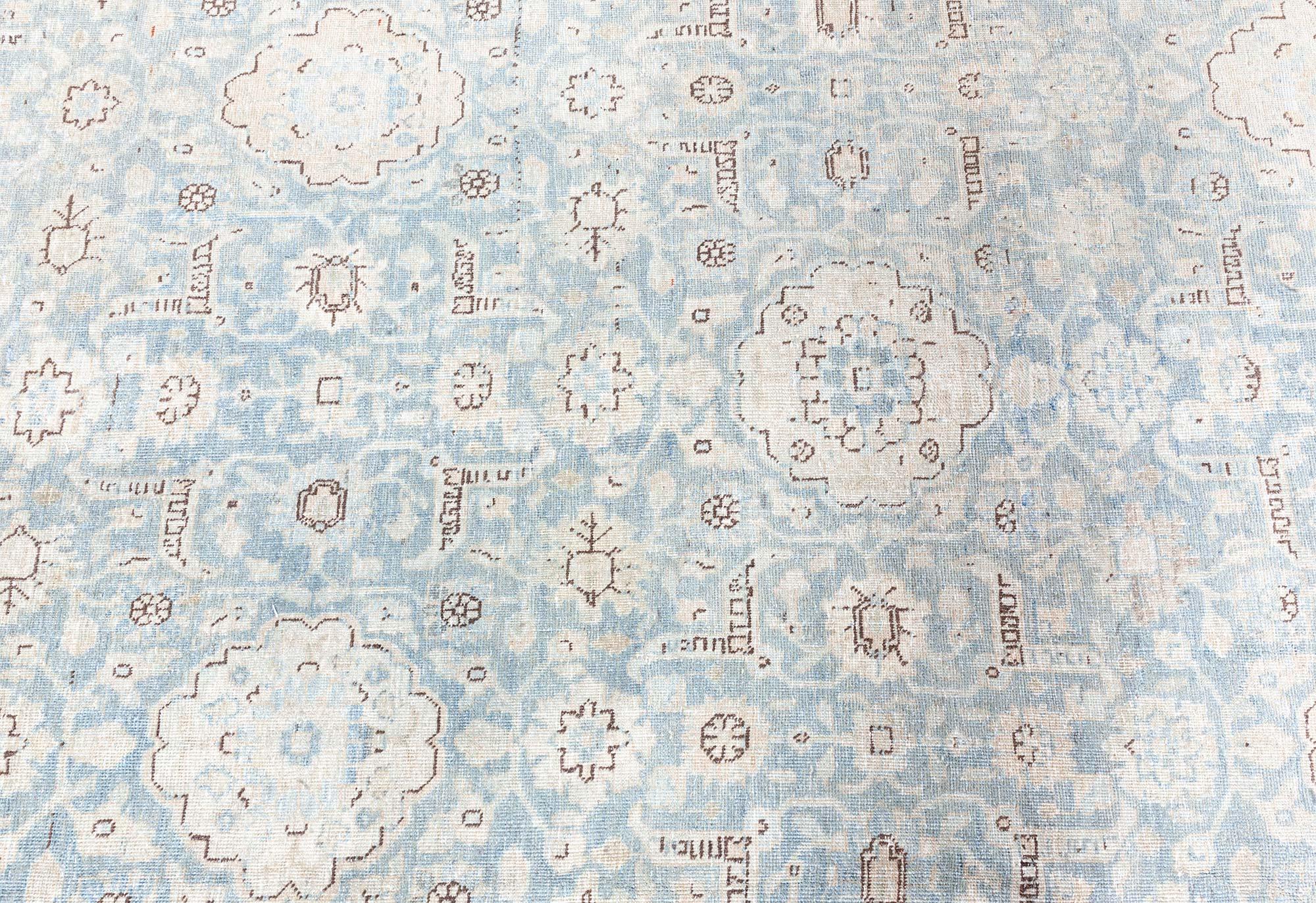 Tapis persan ancien bleu de Tabriz Doris Leslie Blau Bon état - En vente à New York, NY