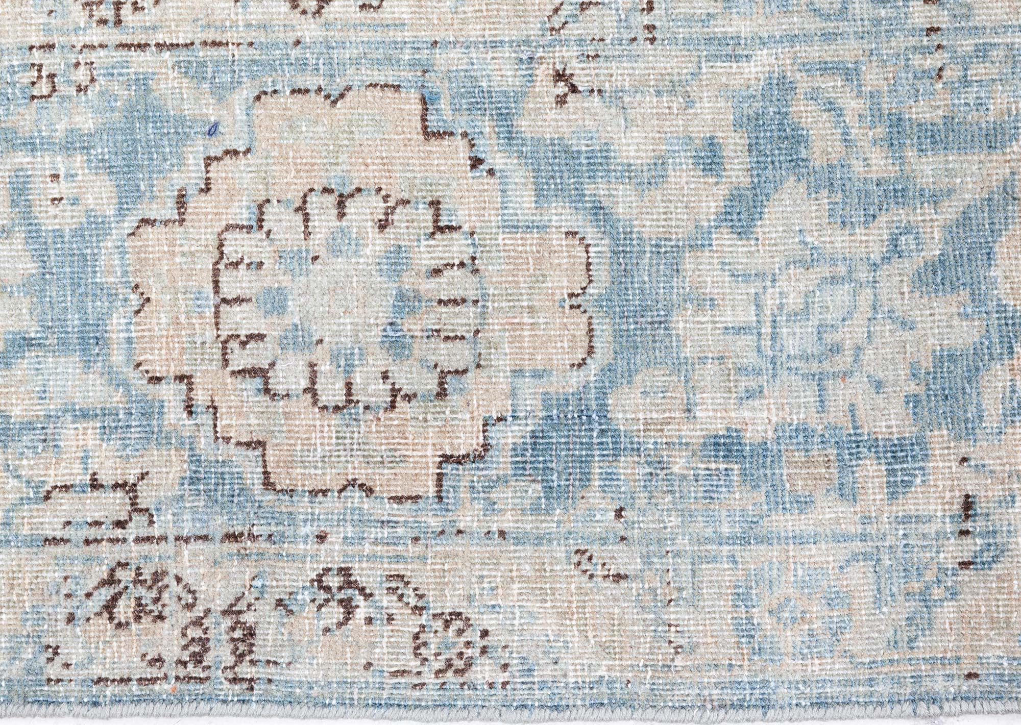 20ième siècle Tapis persan ancien bleu de Tabriz Doris Leslie Blau en vente