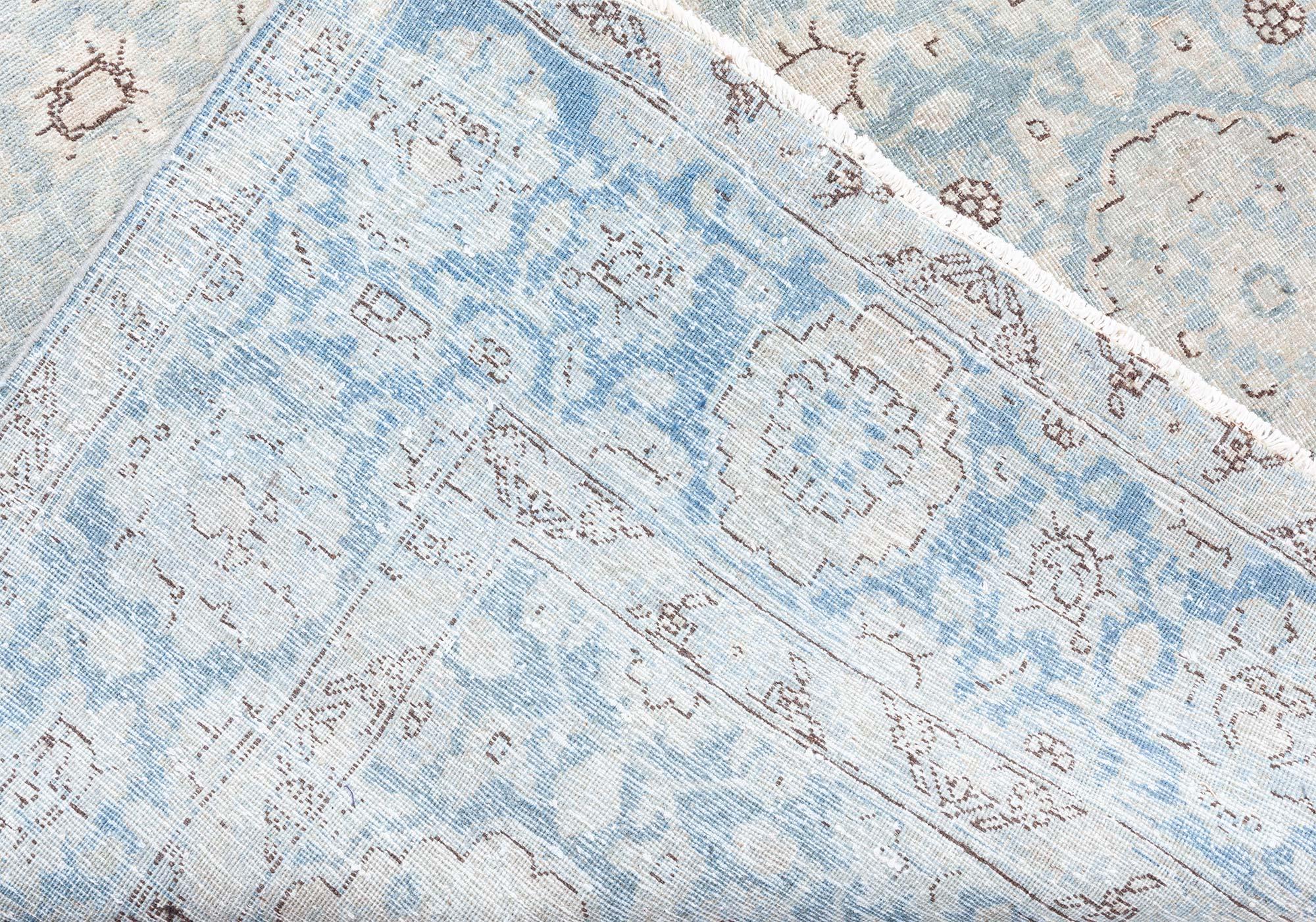 Tapis persan ancien bleu de Tabriz Doris Leslie Blau en vente 2