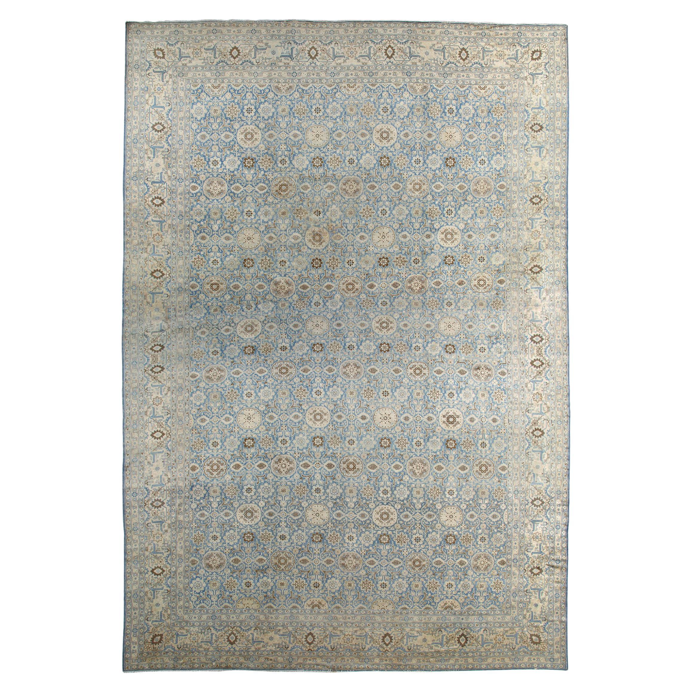 Tapis persan ancien en laine bleue de Tabriz en vente