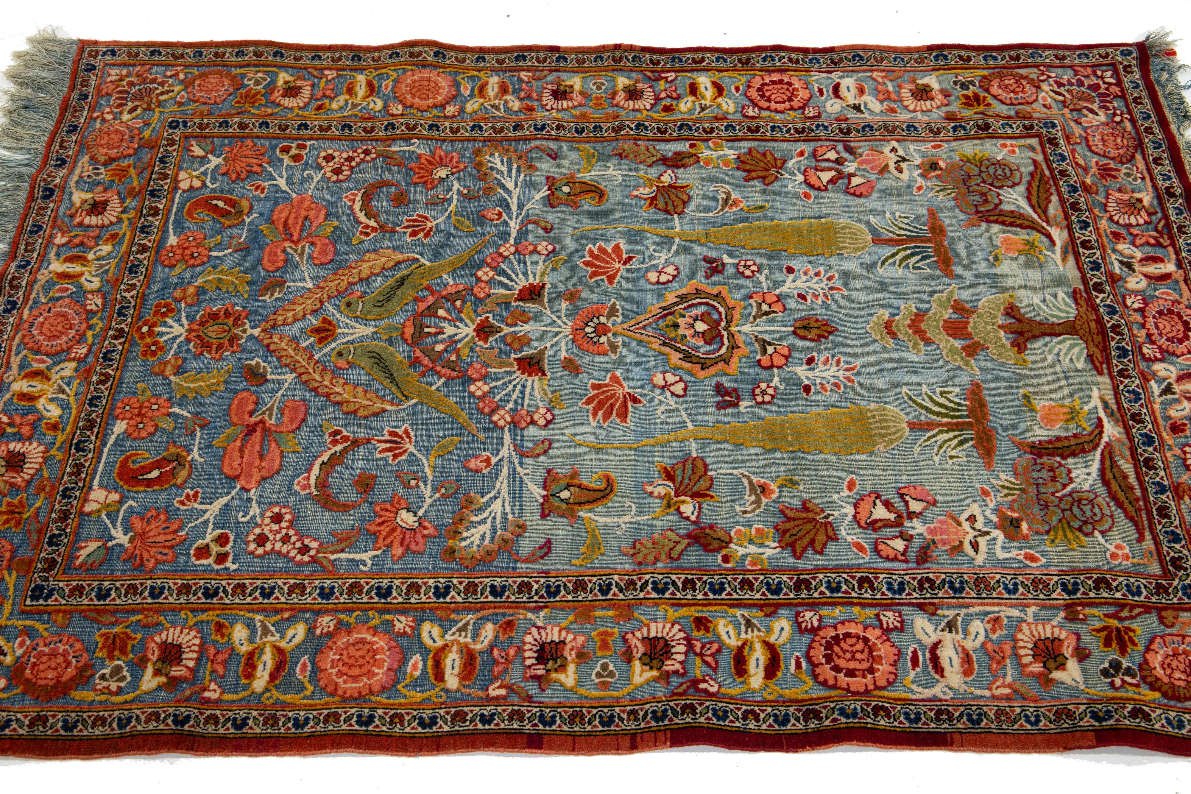 Tapis persan ancien de Tabriz en laine bleue à motifs floraux Bon état - En vente à Norwalk, CT