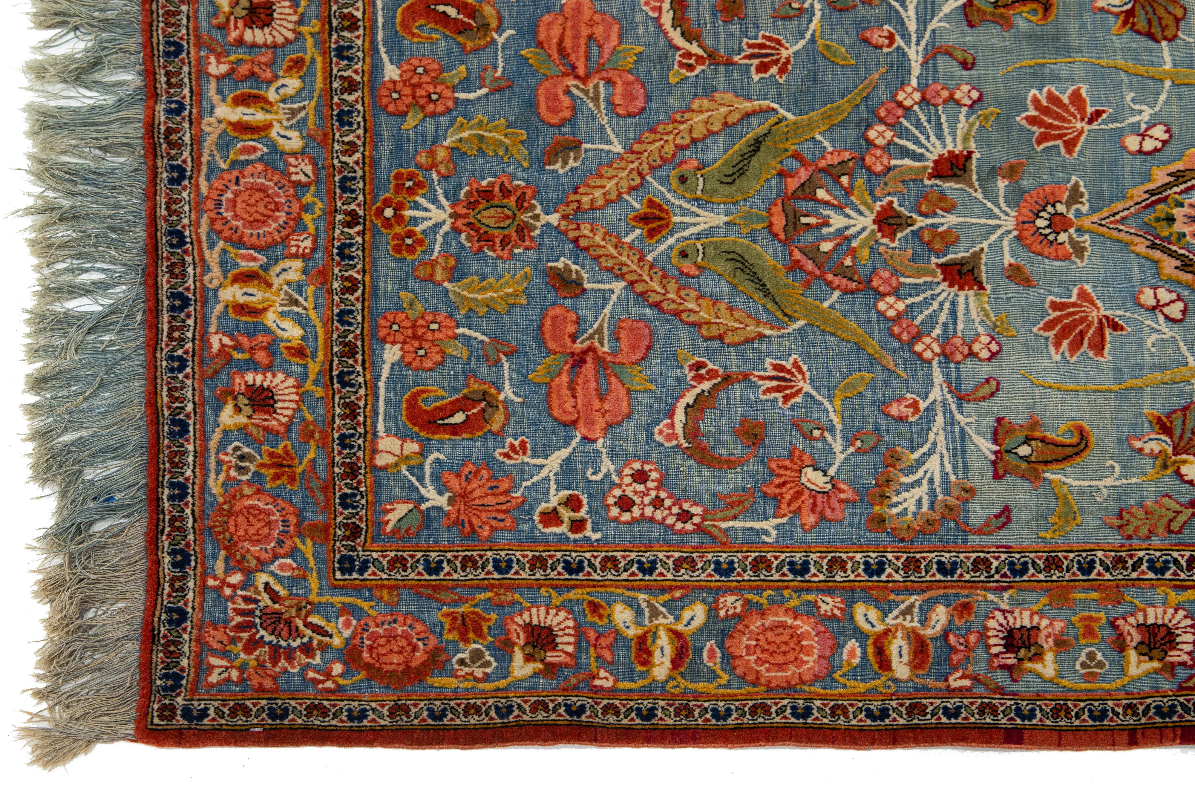 20ième siècle Tapis persan ancien de Tabriz en laine bleue à motifs floraux en vente
