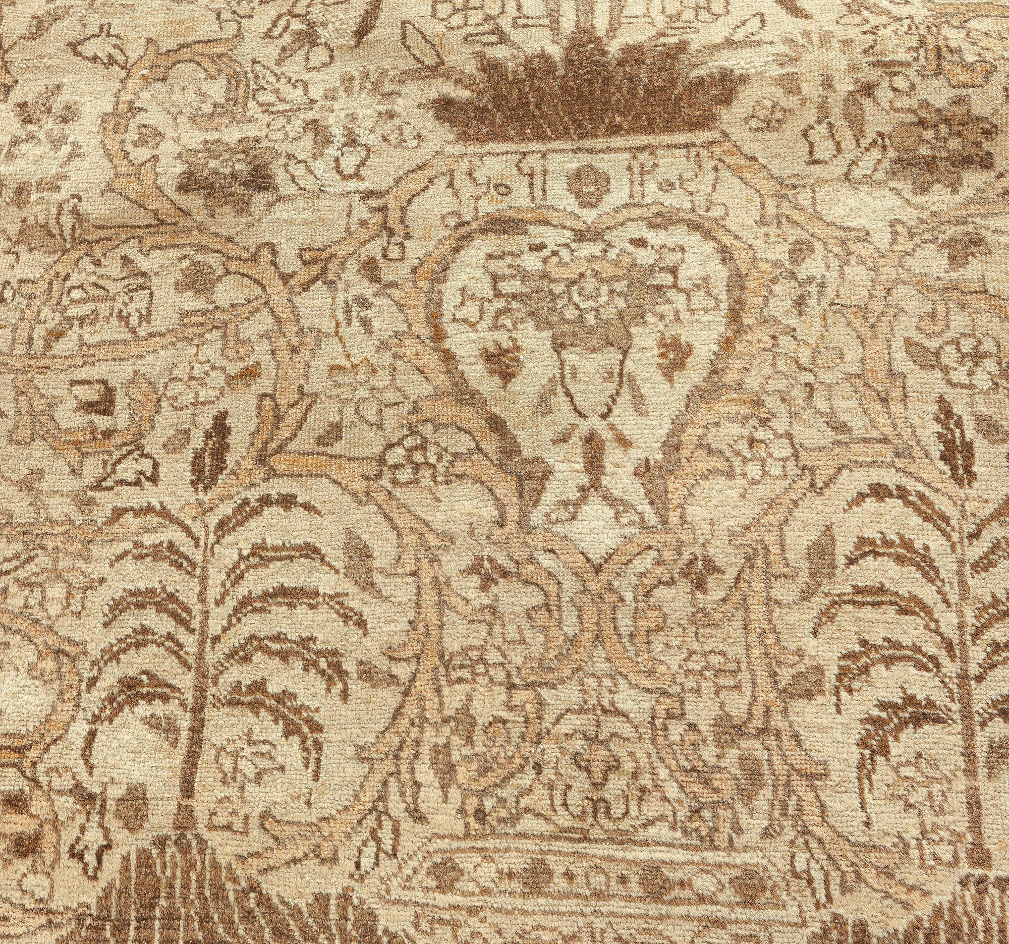 Tapis persan ancien en laine Tabriz fait à la main, par
Taille : 10'2