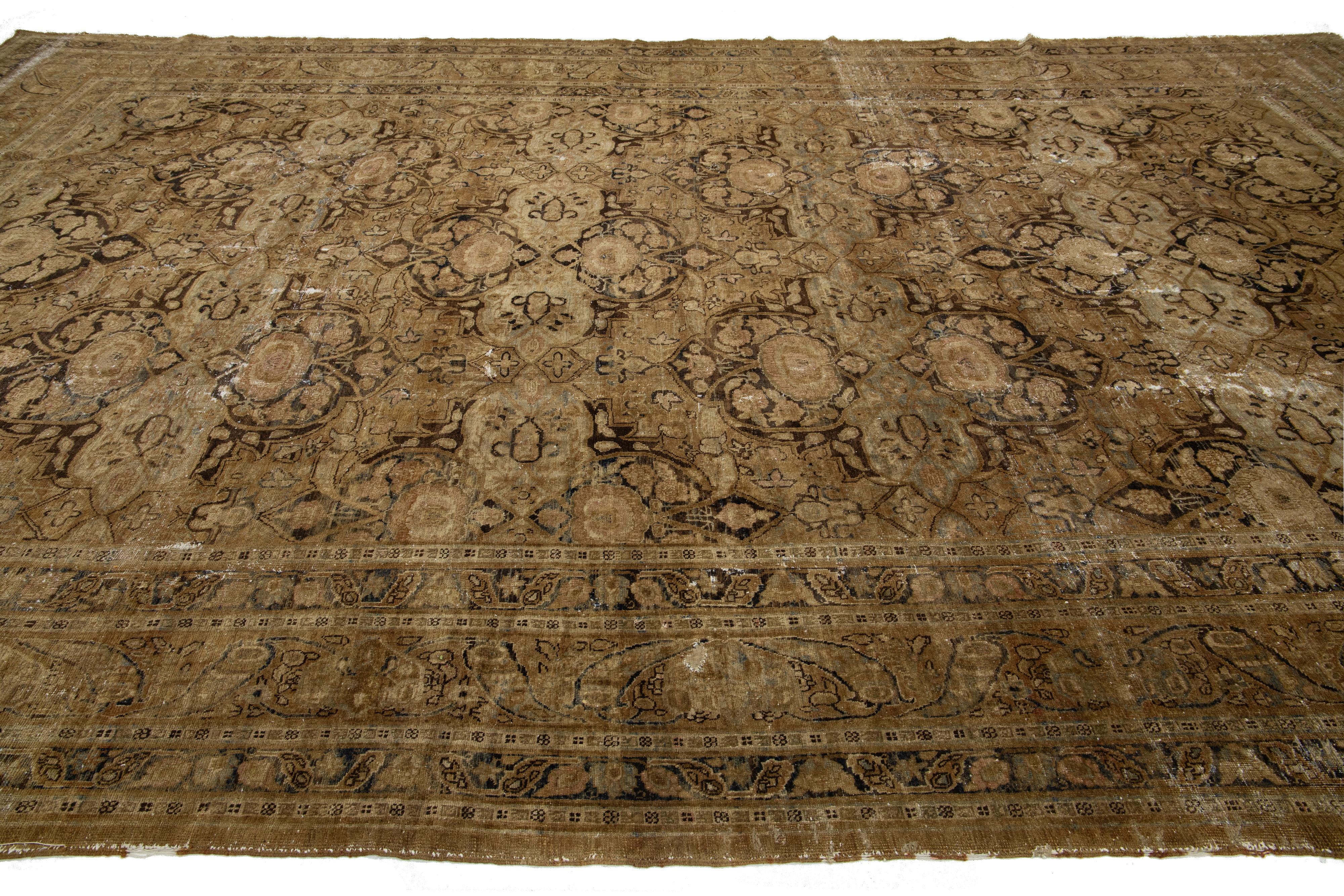 Antiker Persischer Tabriz Brauner Wollteppich Handgefertigt mit Blumenmuster (19. Jahrhundert) im Angebot
