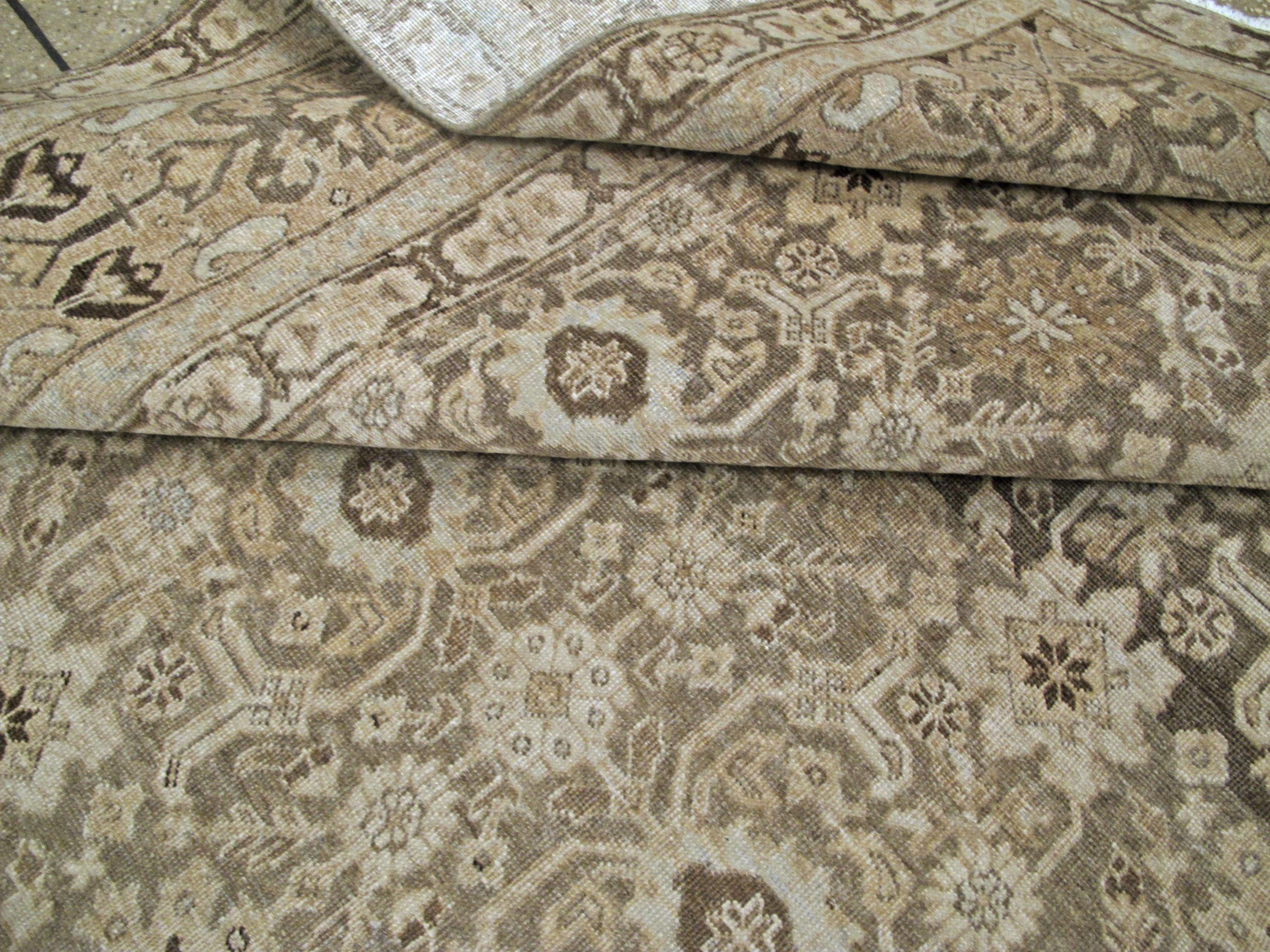 Early 20th Century Handmade Persian Tabriz Room Size Carpet In Neutral Colors For Sale 5