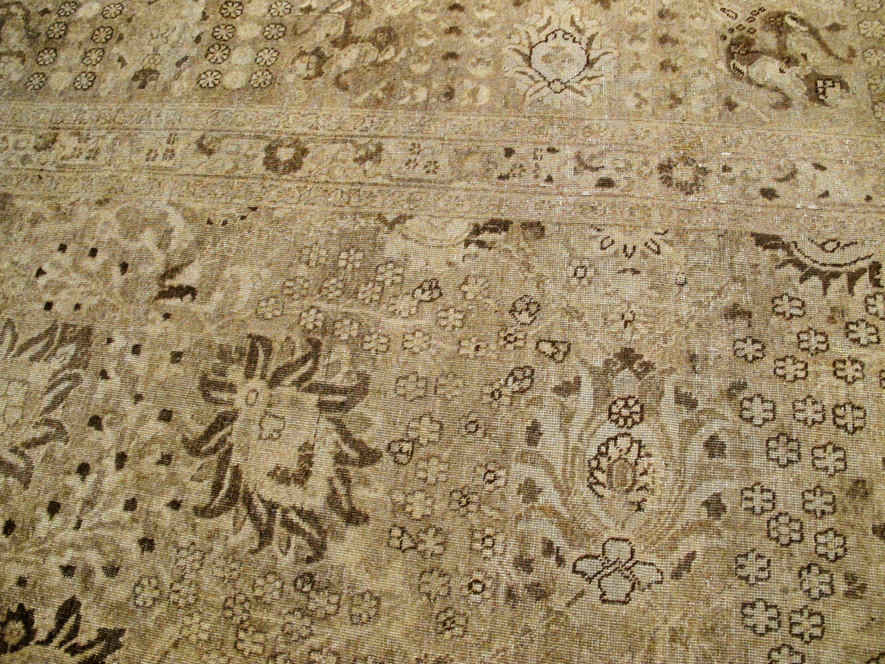 Tapis persan ancien de Tabriz en vente 4