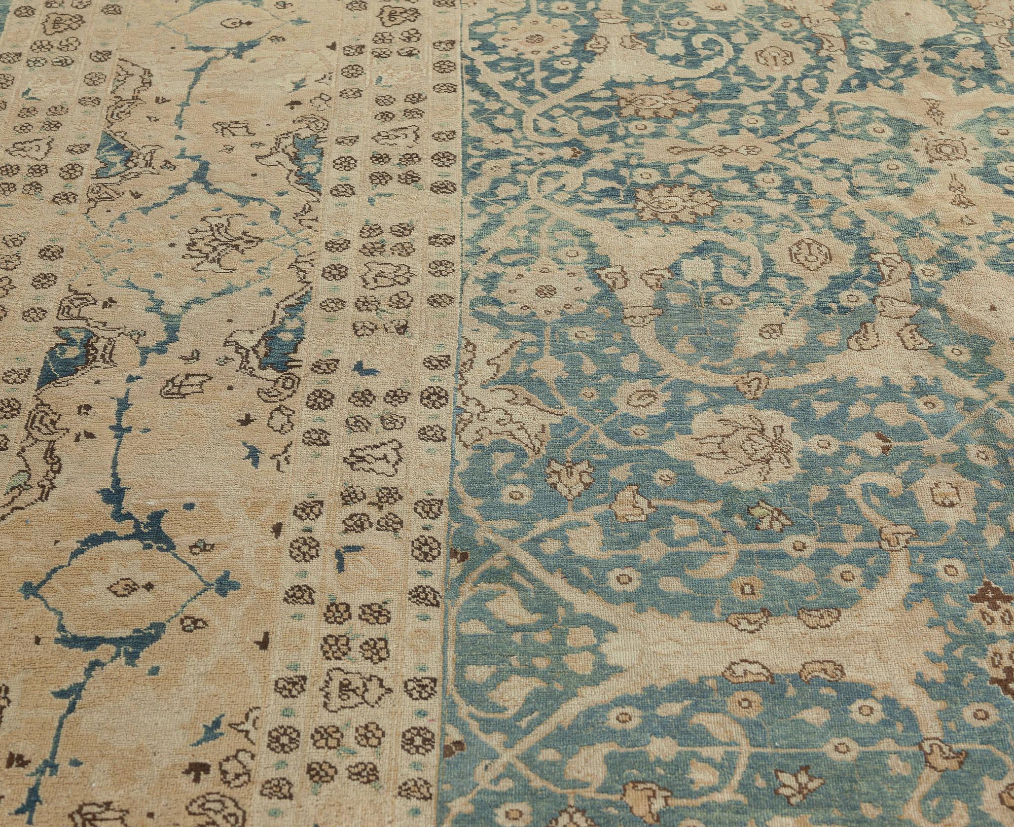 Noué à la main Doris Leslie Blau Tapis persan ancien Tabriz fait main en laine en vente