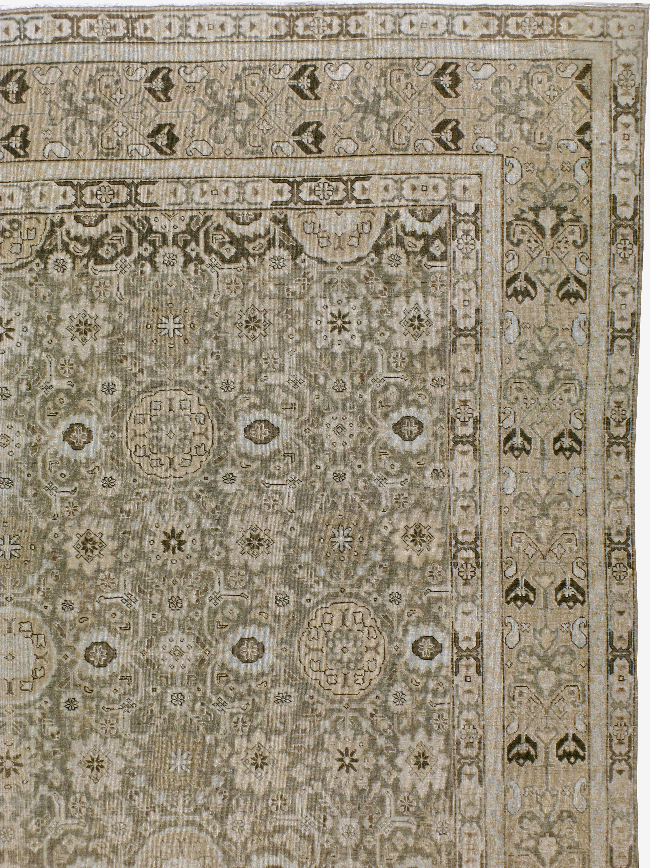 Early 20th Century Handmade Persian Tabriz Room Size Carpet In Neutral Colors In Excellent Condition For Sale In New York, NY