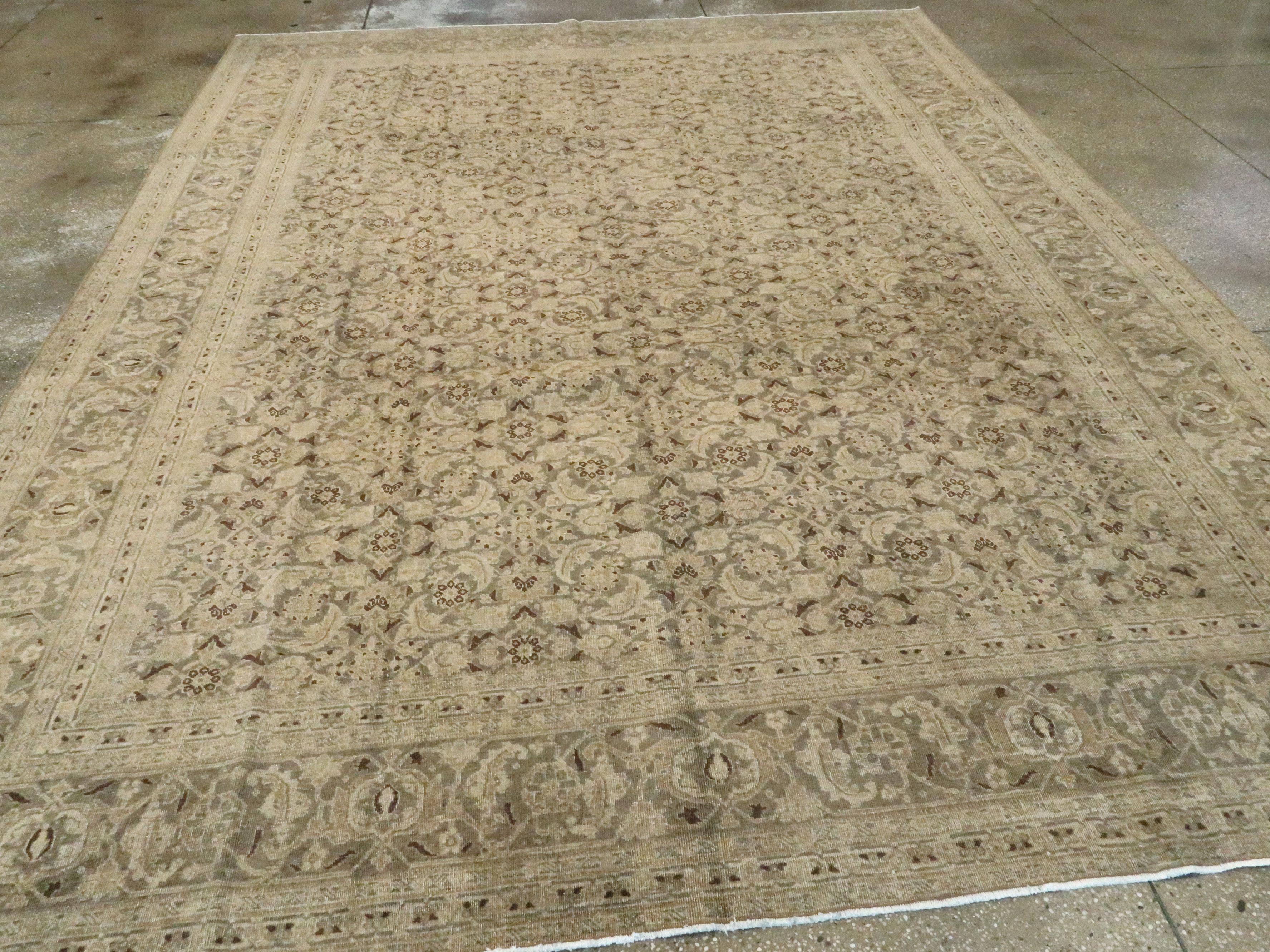 Antiker persischer Täbriz-Teppich (Handgeknüpft) im Angebot