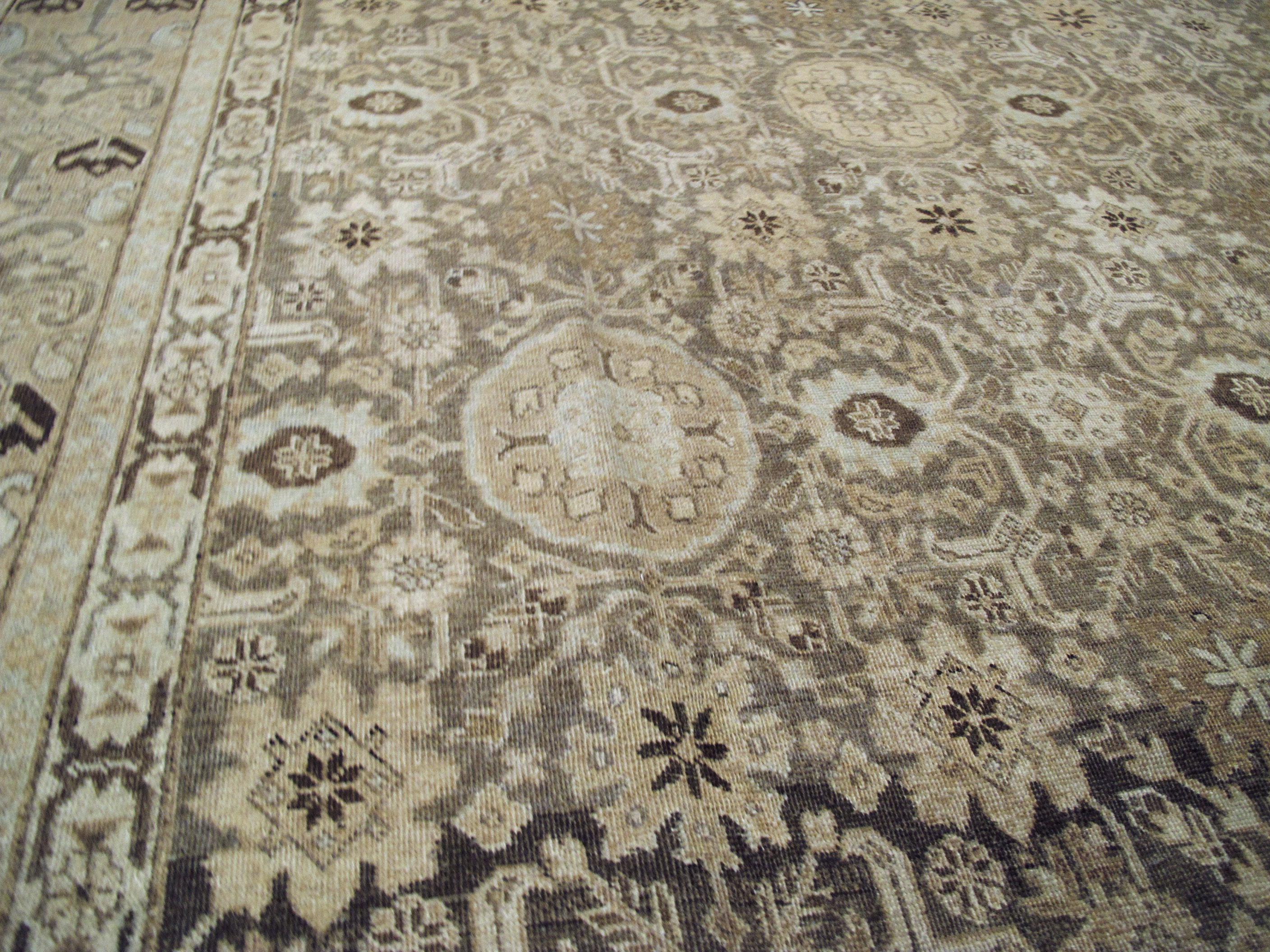 Early 20th Century Handmade Persian Tabriz Room Size Carpet In Neutral Colors For Sale 1