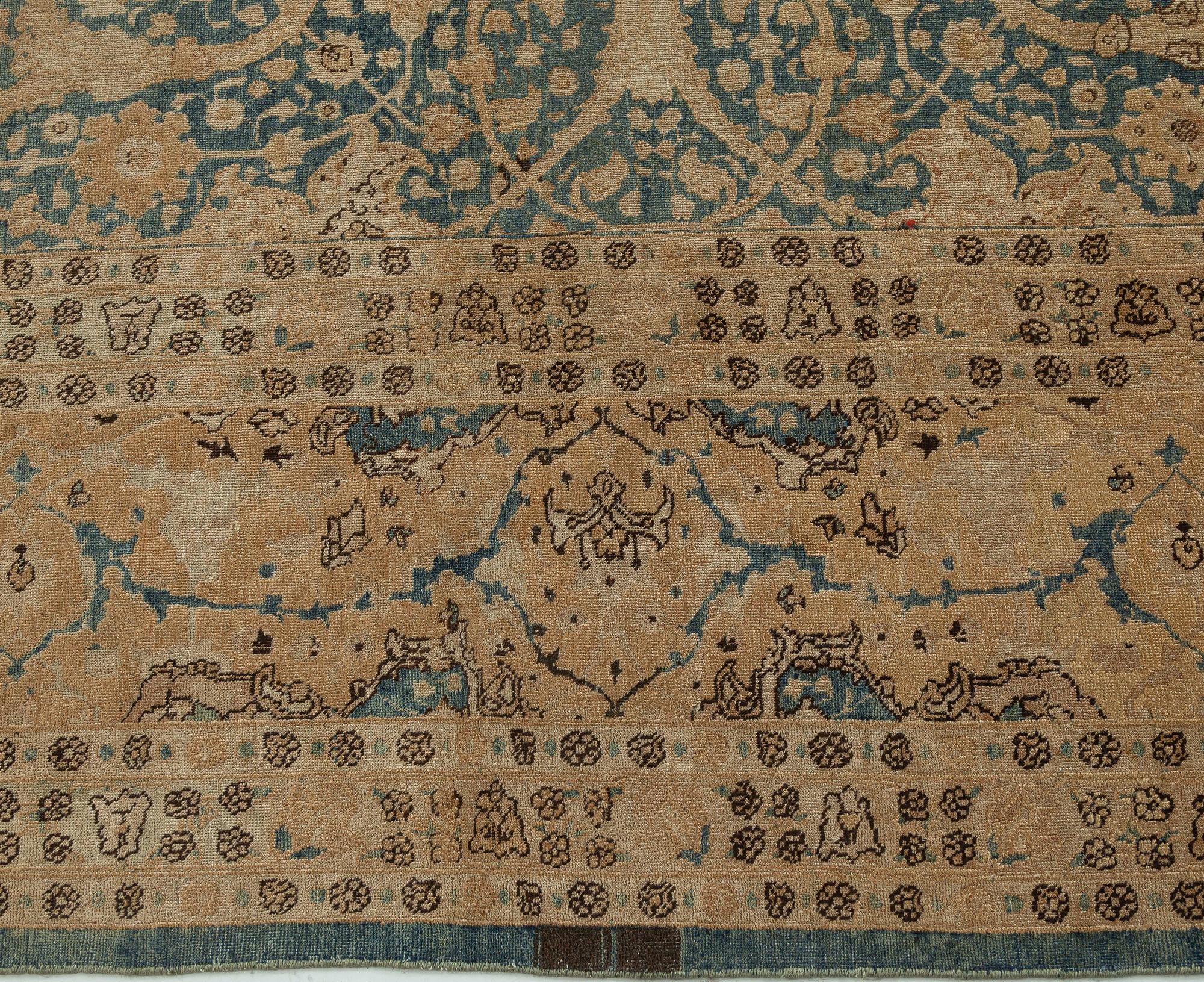 Laine Doris Leslie Blau Tapis persan ancien Tabriz fait main en laine en vente