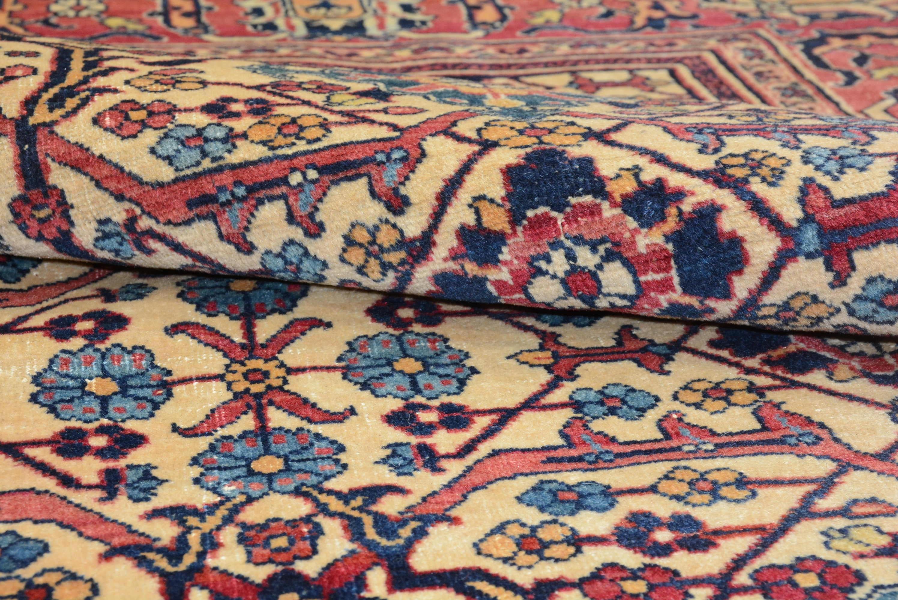 Antiker persischer Täbris-Teppich im Angebot 1