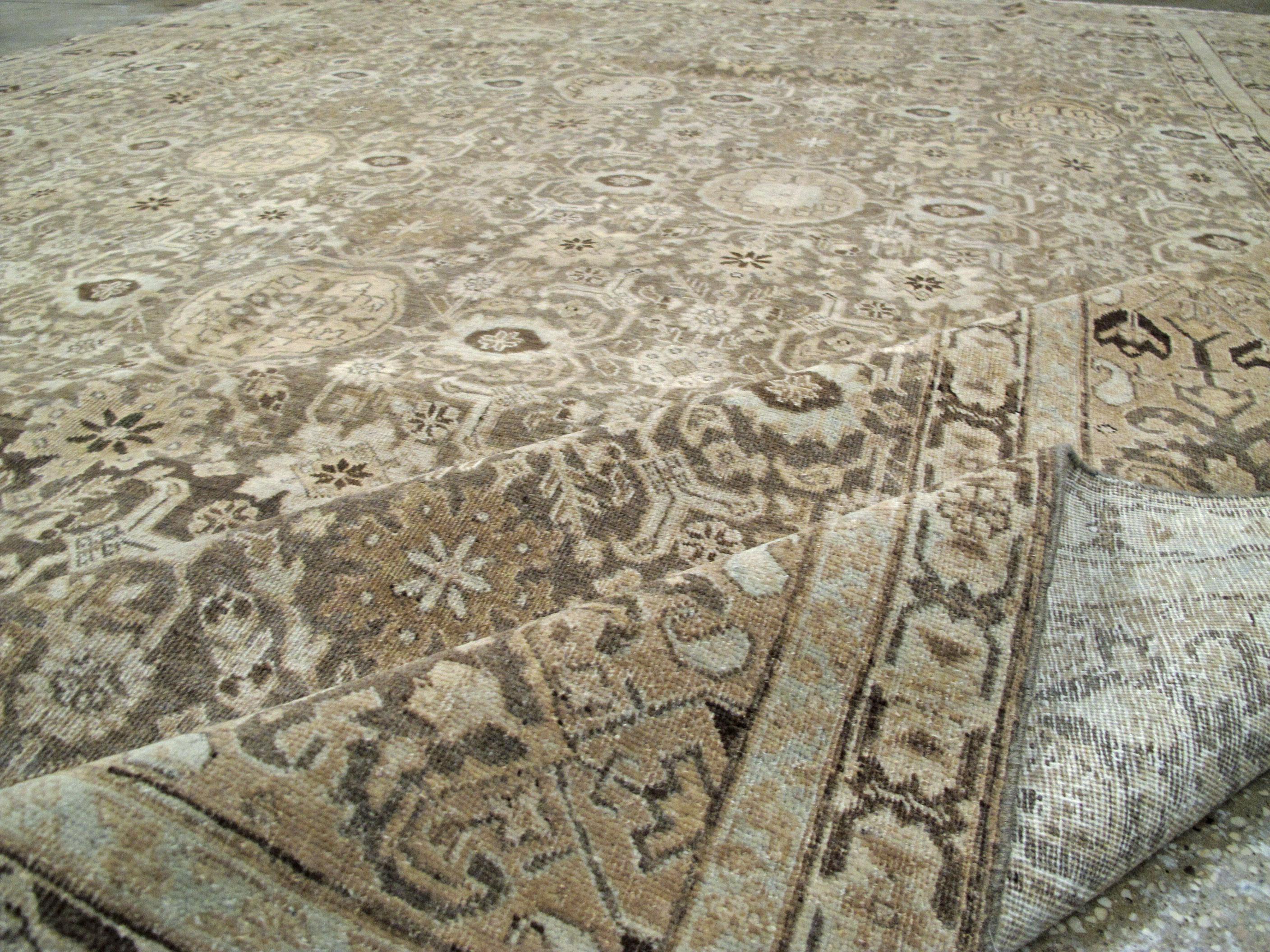Early 20th Century Handmade Persian Tabriz Room Size Carpet In Neutral Colors For Sale 4