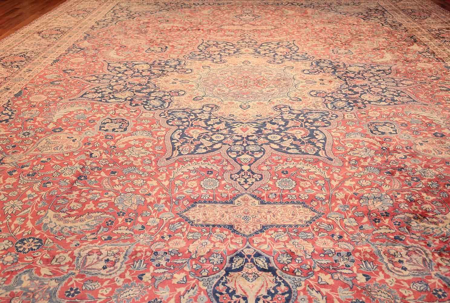 Antique Persian Tabriz Carpet. Size: 14 ft 10 in x 21 ft 5 in (4.52 m x 6.53 m) 2