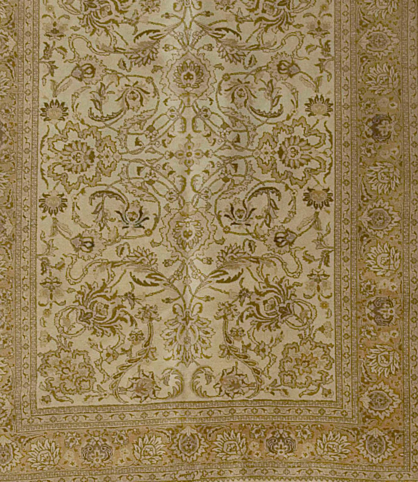 Antique Persian Tabriz, Circa 1920 6'9 x 9'3 In Good Condition For Sale In New York, NY