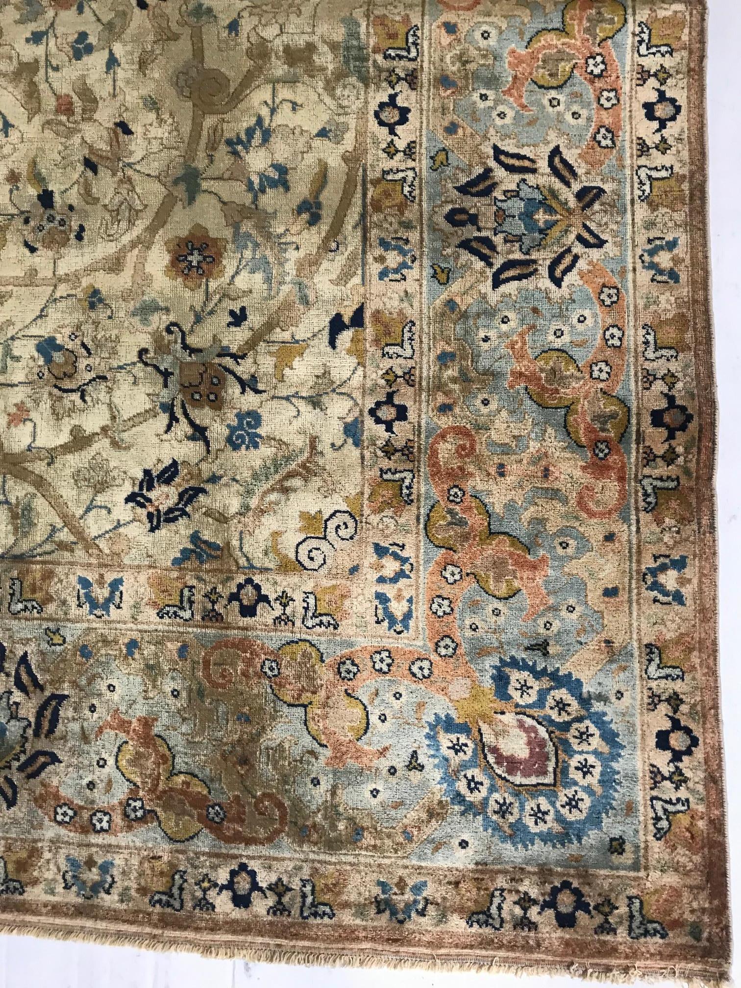 Antiker persischer handgewebter botanischer Täbris-Teppich aus Wolle im Zustand „Gut“ im Angebot in New York, NY