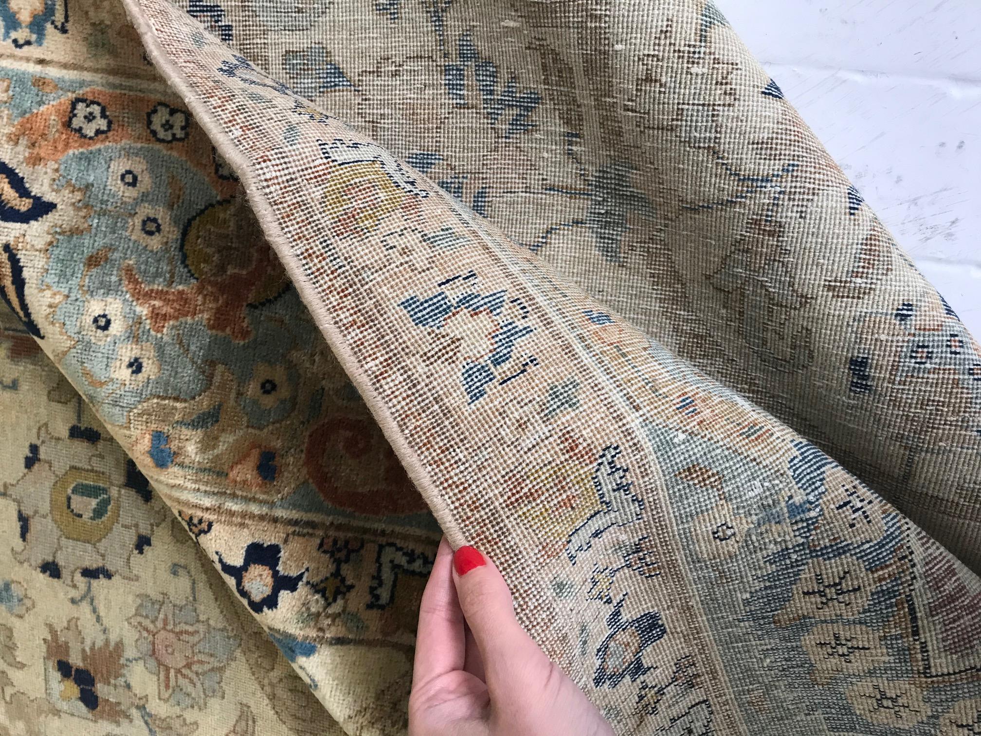 Antiker persischer handgewebter botanischer Täbris-Teppich aus Wolle im Angebot 2
