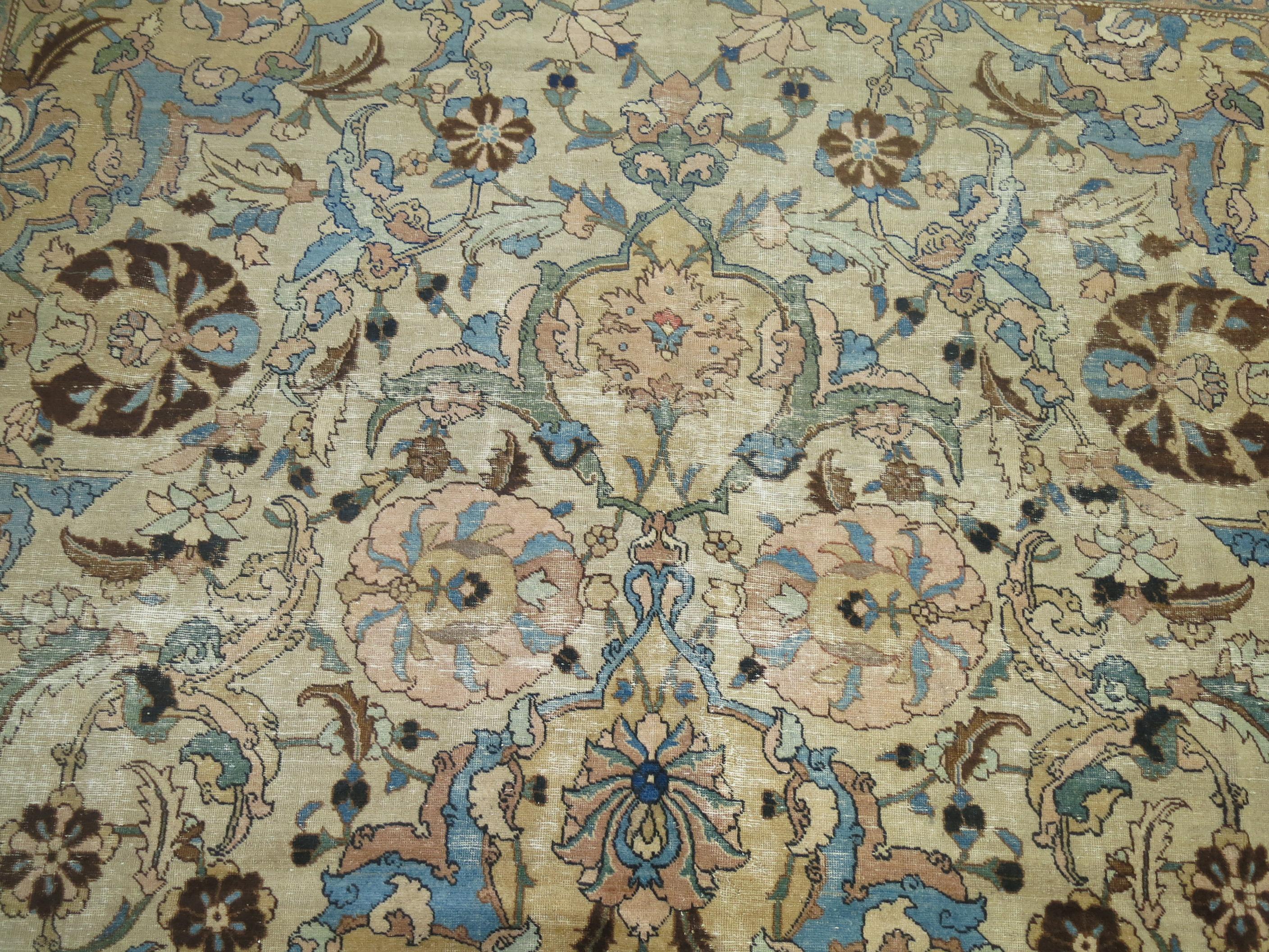 20ième siècle Tapis persan ancien décoratif de Tabriz de taille normale en vente