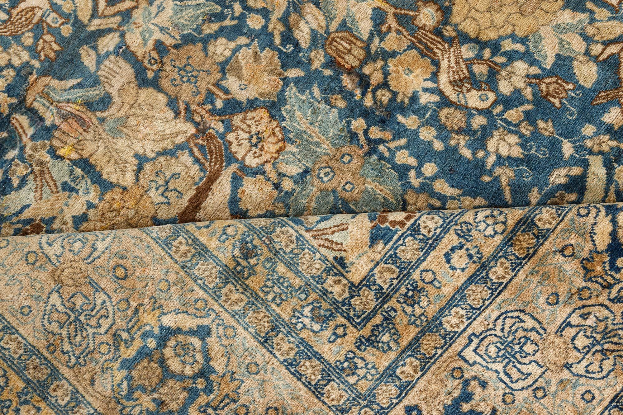 Antiker persischer Tabriz Floral Design Blauer Teppich (Persisch) im Angebot