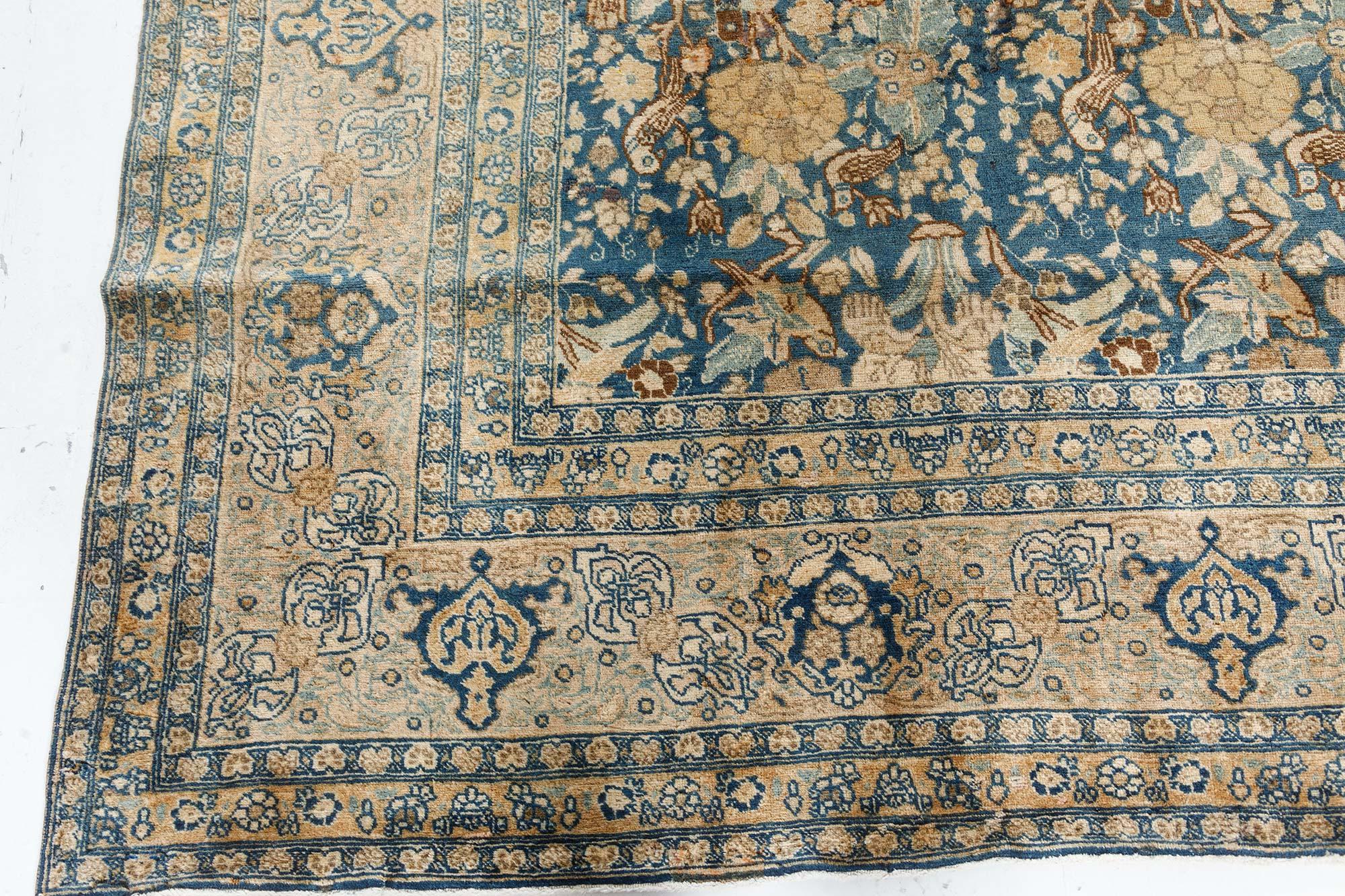Antiker persischer Tabriz Floral Design Blauer Teppich im Zustand „Gut“ im Angebot in New York, NY