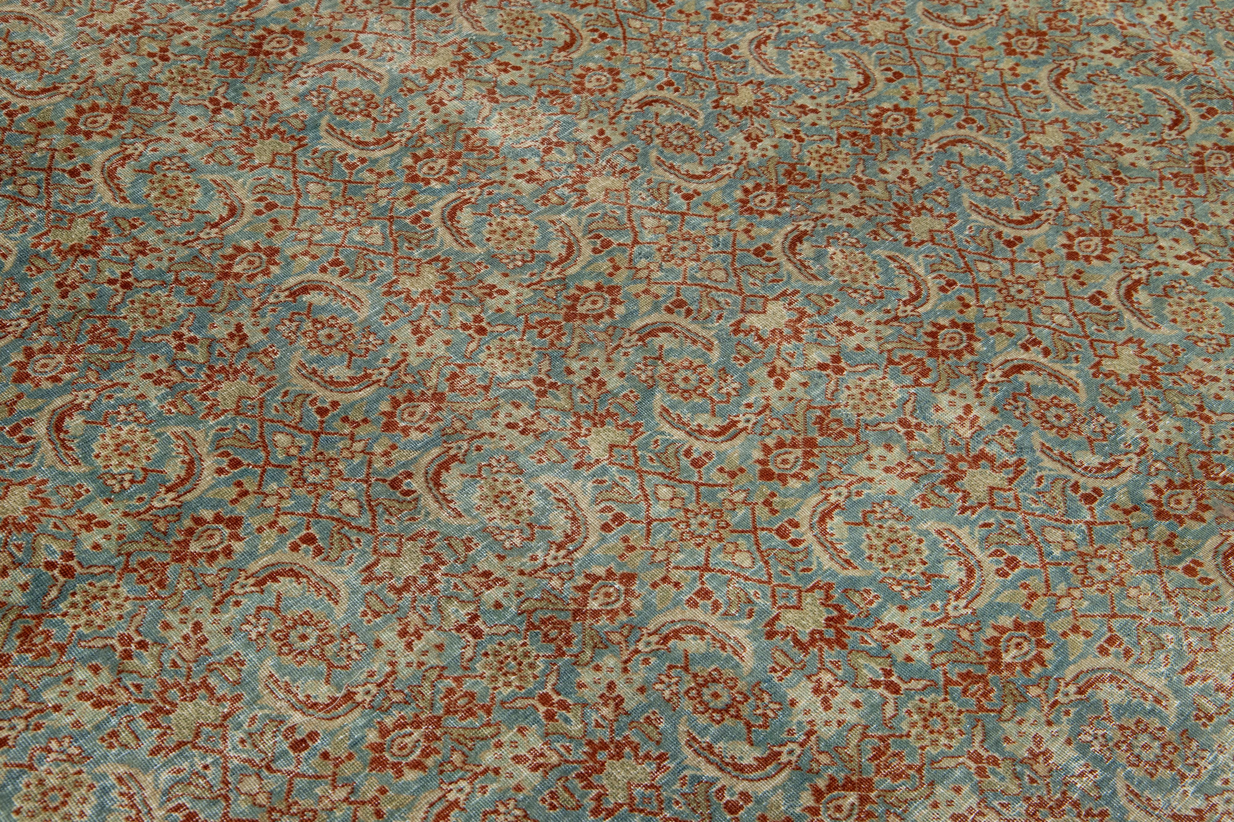 Antiker persischer Täbris-Wollteppich in Blau mit Blumenmuster im Angebot 2