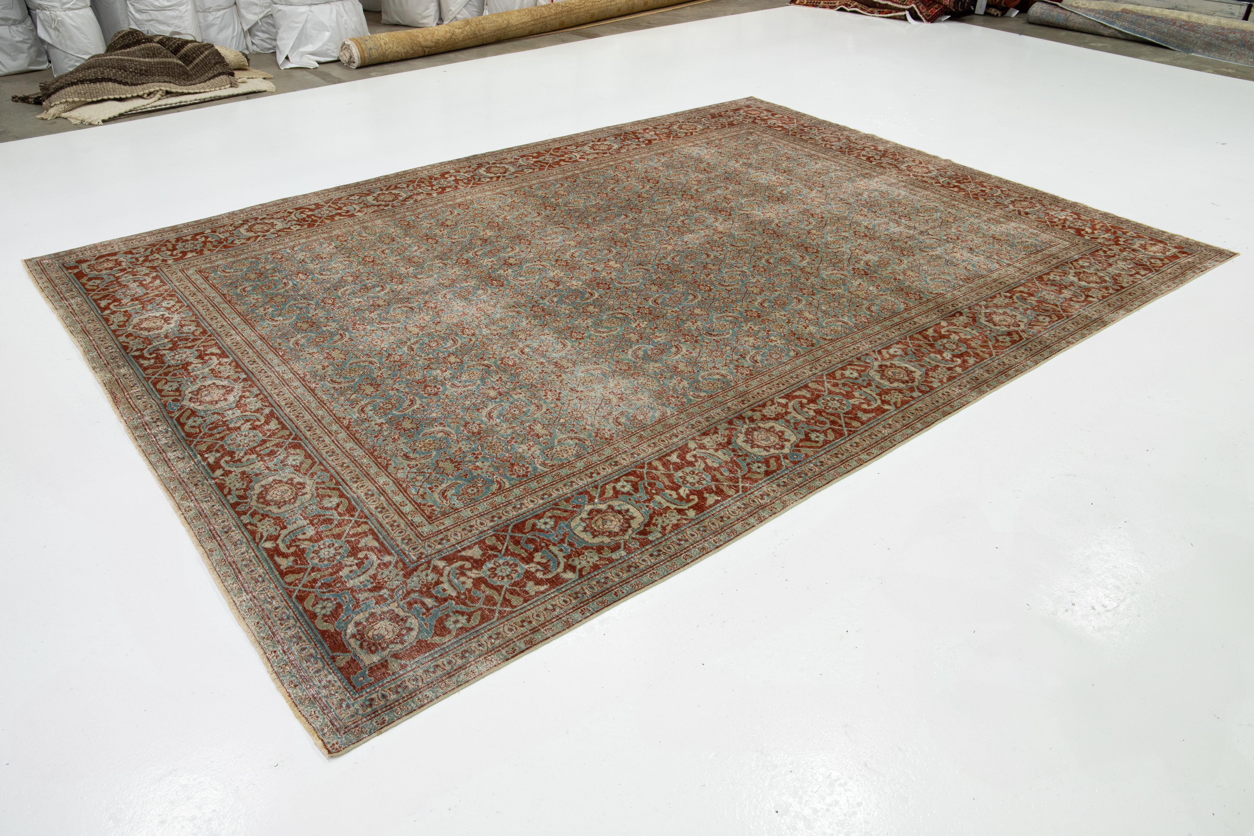 Antiker persischer Täbris-Wollteppich in Blau mit Blumenmuster (Tabriz) im Angebot