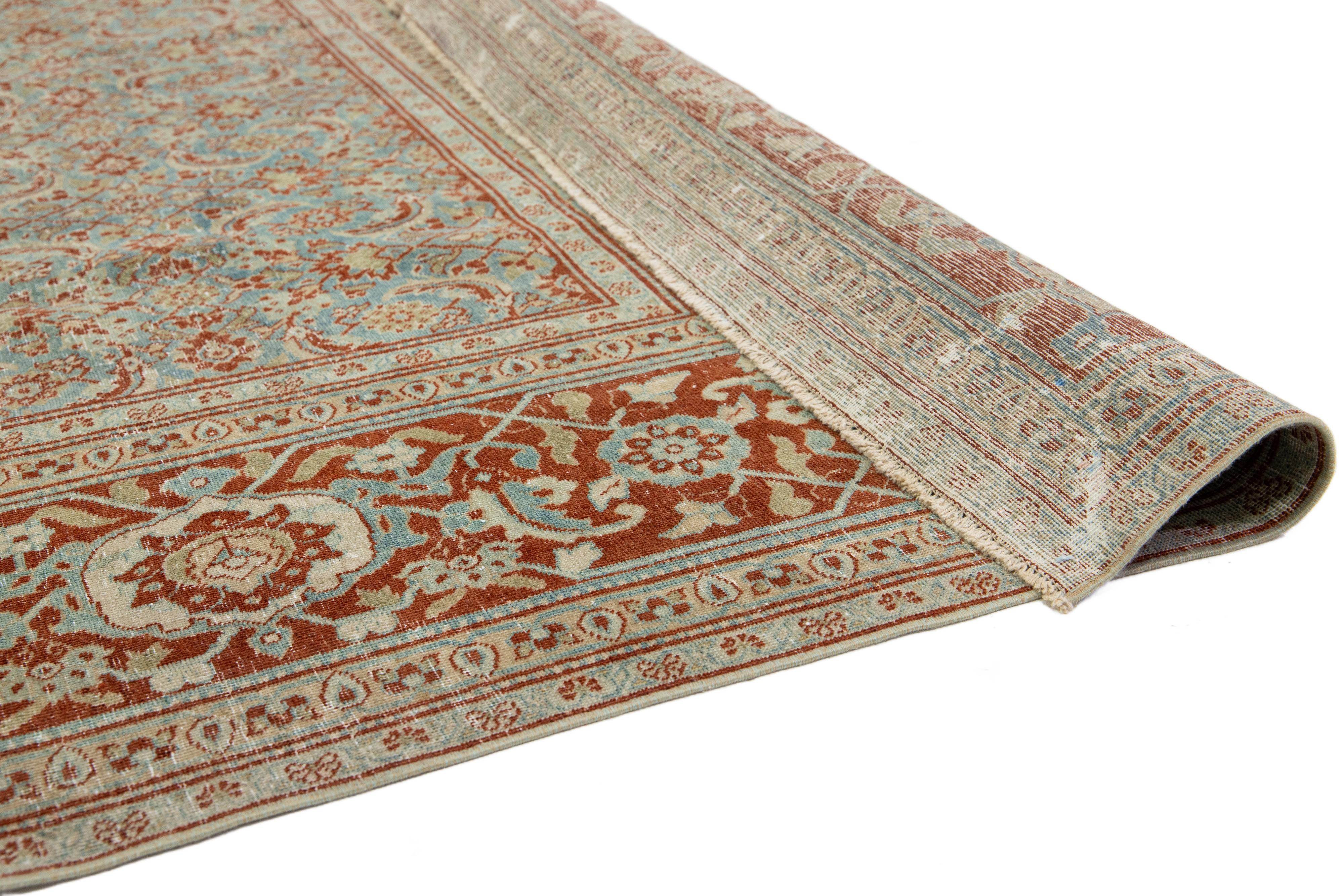 Antiker persischer Täbris-Wollteppich in Blau mit Blumenmuster (Handgeknüpft) im Angebot