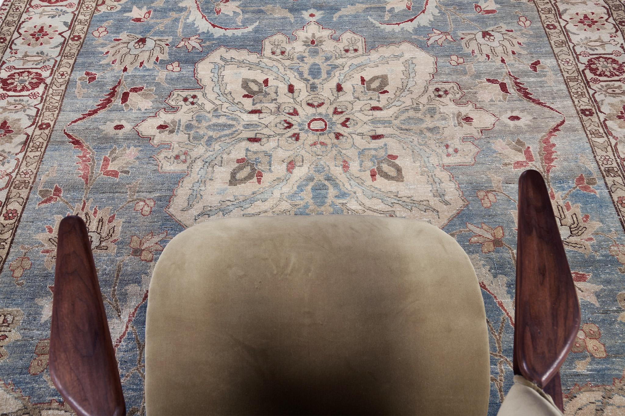 Antiker persischer Täbris (Handgeknüpft) im Angebot