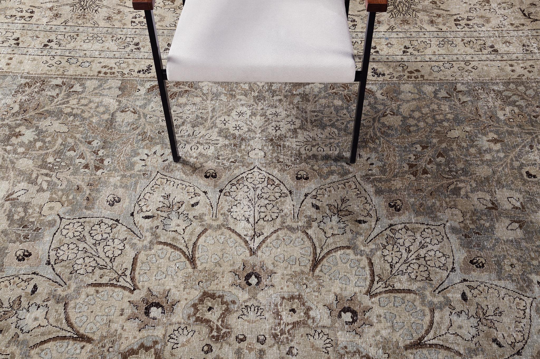 Tabriz persiano antico In condizioni buone in vendita a WEST HOLLYWOOD, CA