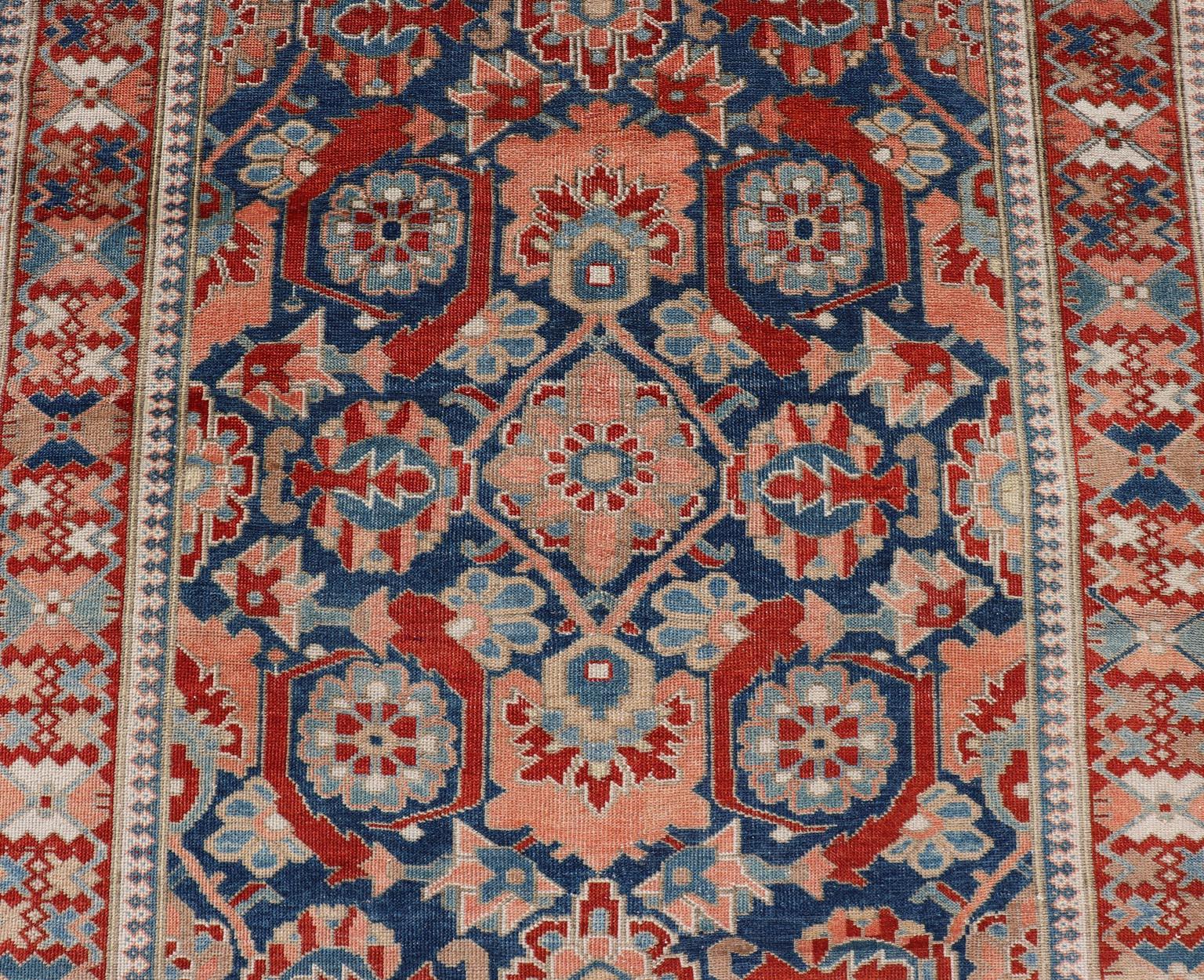 Tapis persan ancien de la galerie Tabriz avec des fleurs à grande échelle dans un champ bleu moyen en vente 6