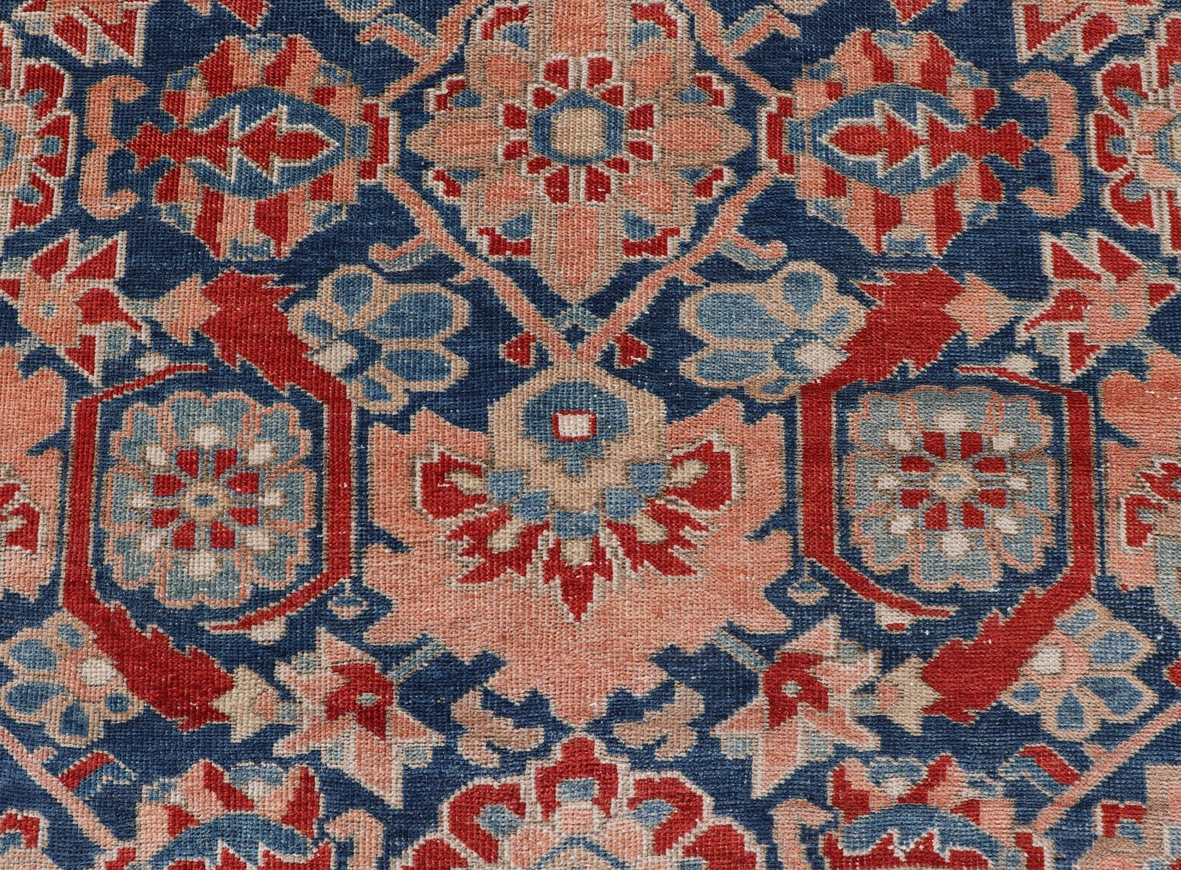 Perse Tapis persan ancien de la galerie Tabriz avec des fleurs à grande échelle dans un champ bleu moyen en vente