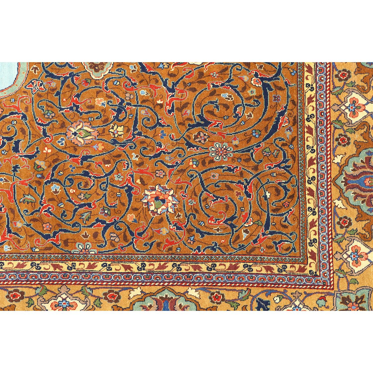 Tapis ancien Tabriz Hadad en kork et coton
L'histoire des tapis de Tabriz remonte au XVIe siècle, sous la dynastie safavide, lorsque Tabriz devint un centre important de tissage de tapis. L'emplacement stratégique de la villeâ€™ le long de la route