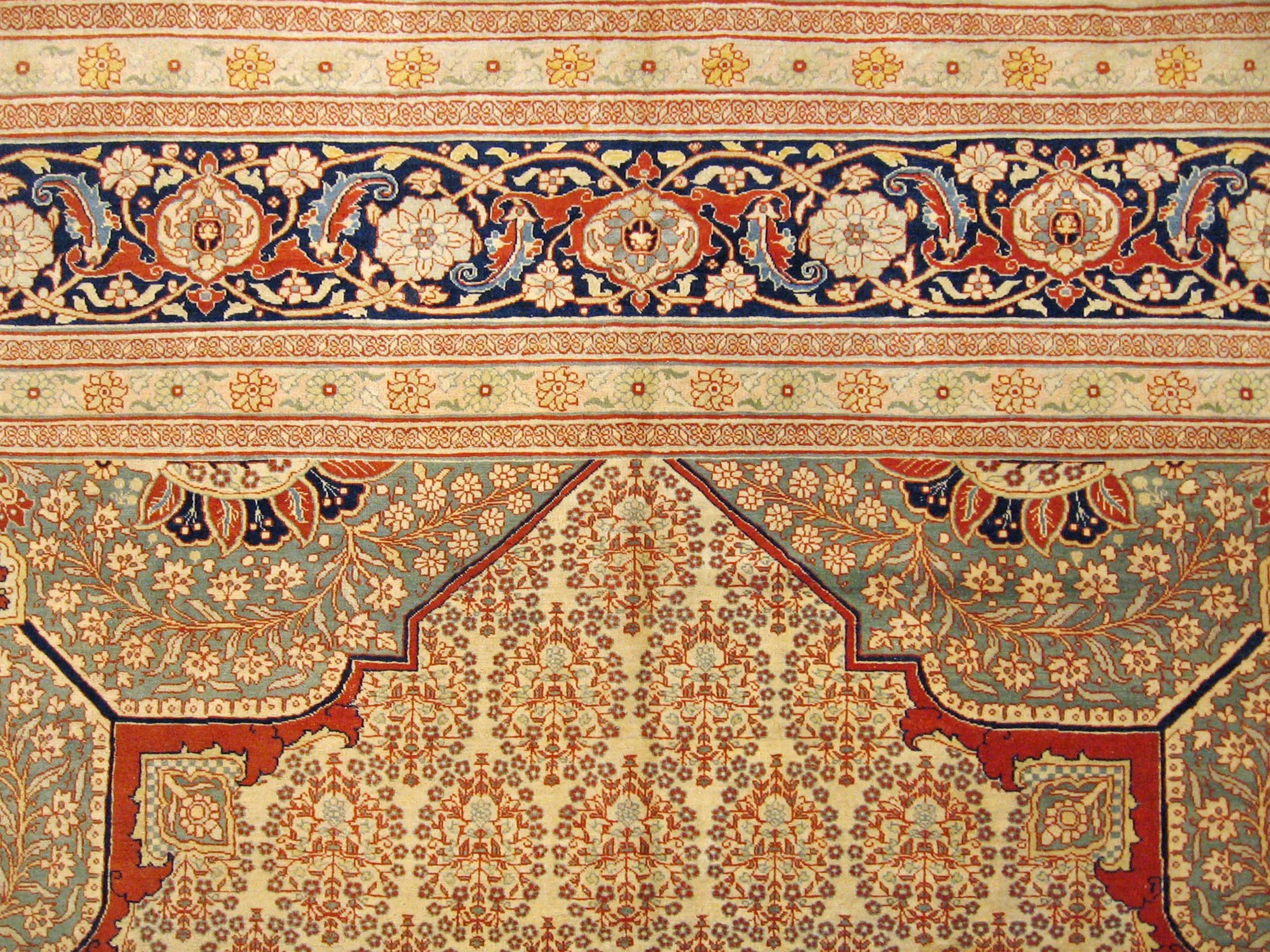 Antiker persischer Täbris-Hadji-Jalili-Teppich in Zimmergröße mit zentralem Medaillon (Persisch) im Angebot