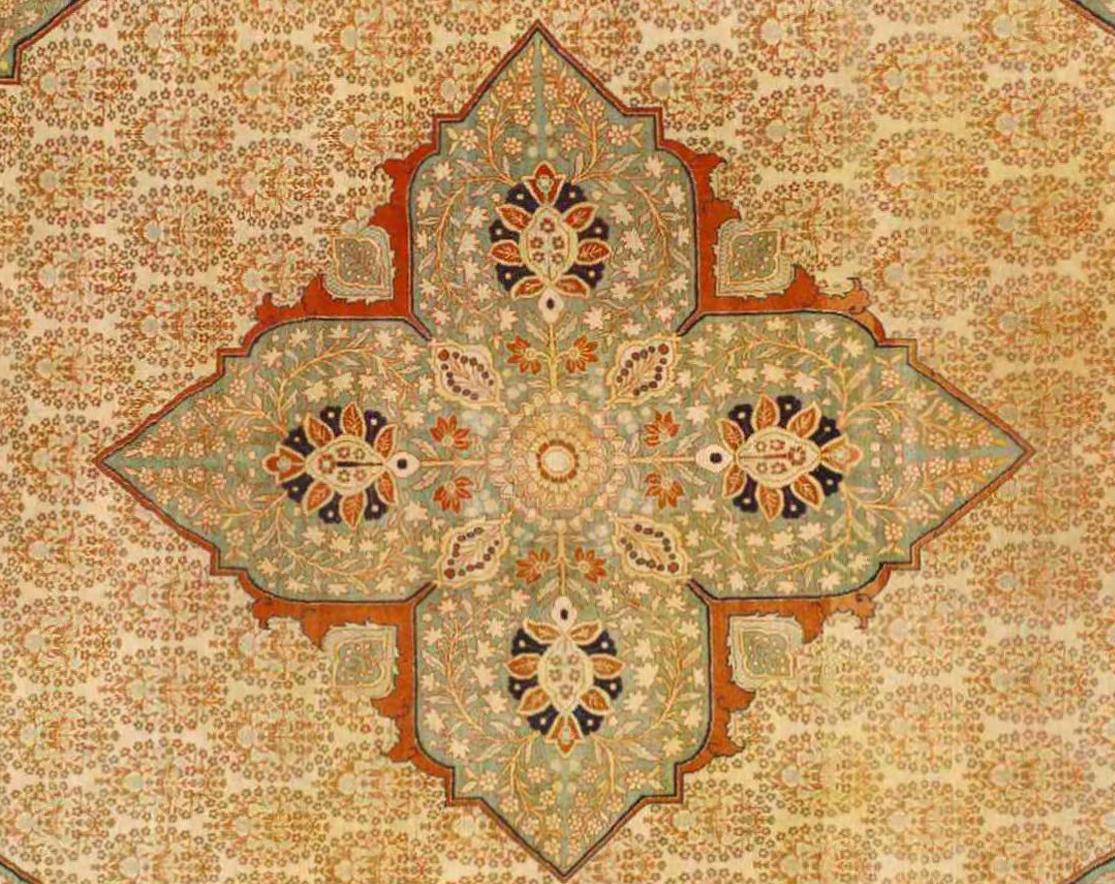 Antiker persischer Täbris-Hadji-Jalili-Teppich in Zimmergröße mit zentralem Medaillon (Handgeknüpft) im Angebot