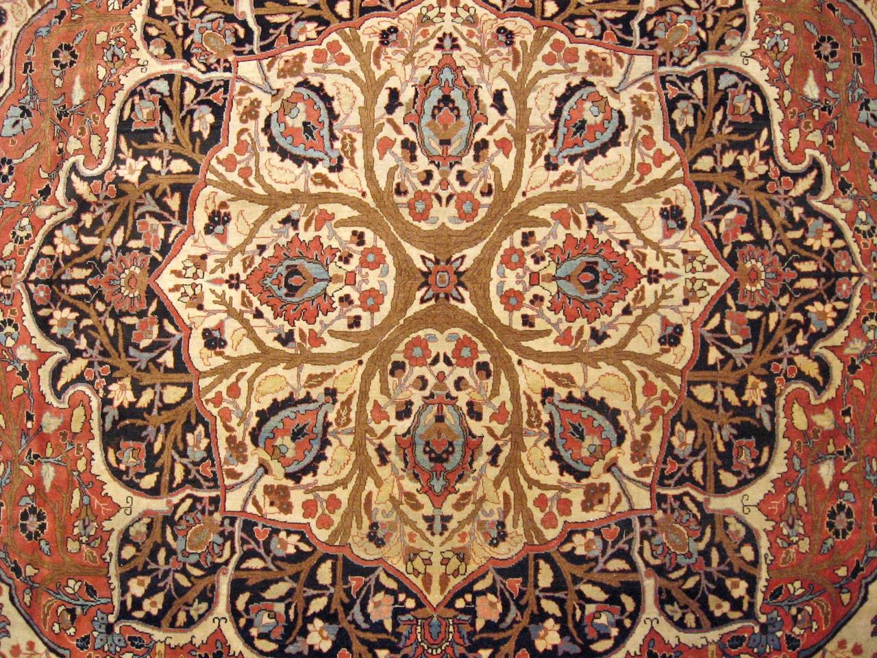 Persischer Hadji-Jalili-Teppich aus Täbris, großformatig, mit Medaillon (Handgeknüpft) im Angebot