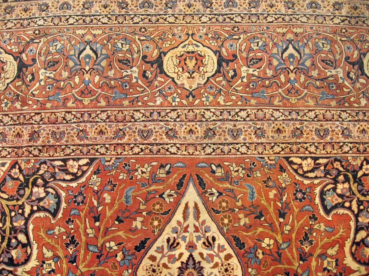 Persischer Hadji-Jalili-Teppich aus Täbris, großformatig, mit Medaillon (Spätes 19. Jahrhundert) im Angebot