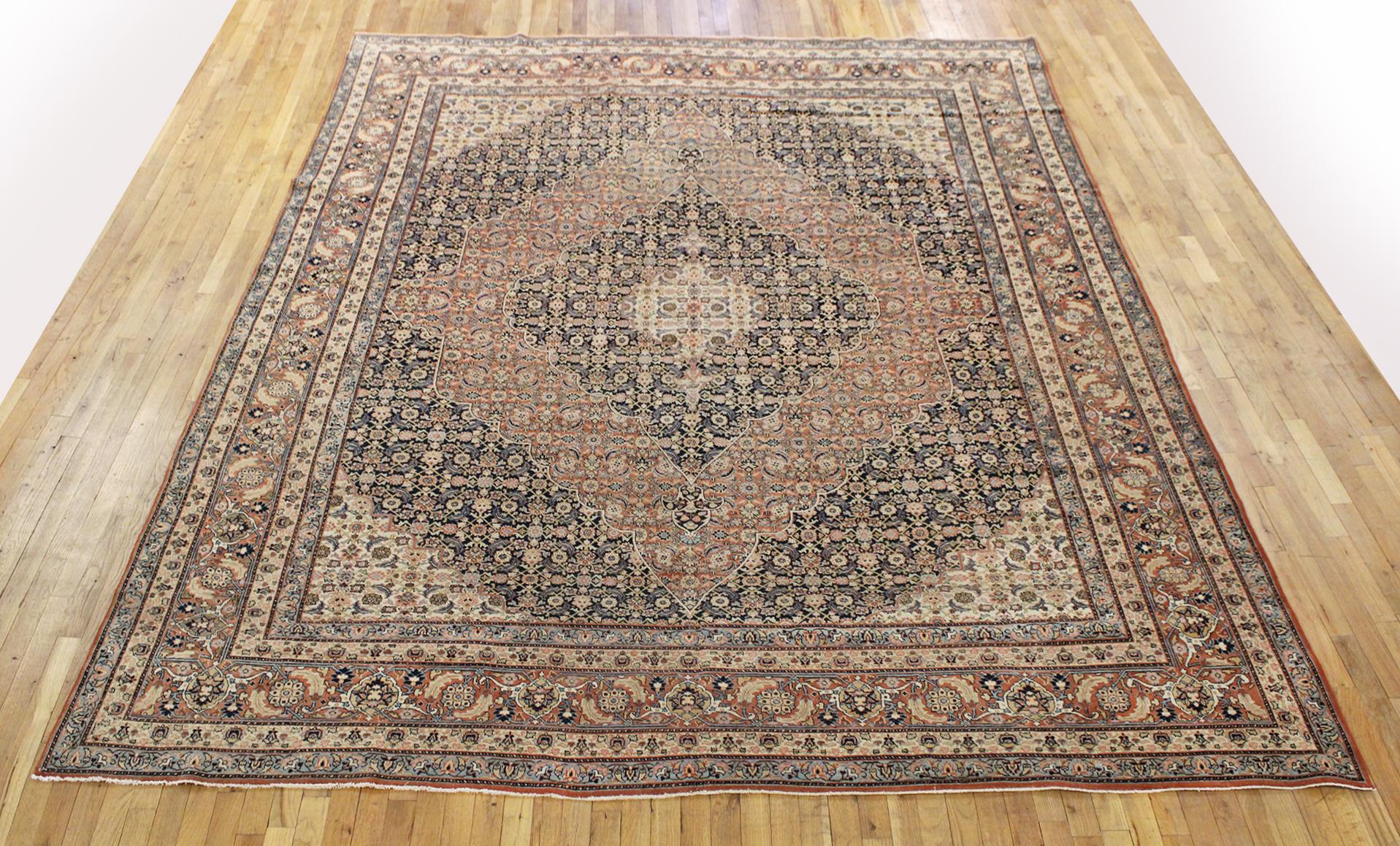 Antique Perisan Tabriz Hadji Jalili Oriental carpet, circa 1900, Room Sized

An antique Persian Tabriz Hadji Jalili oriental carpet, circa 1900. Size: 12'5